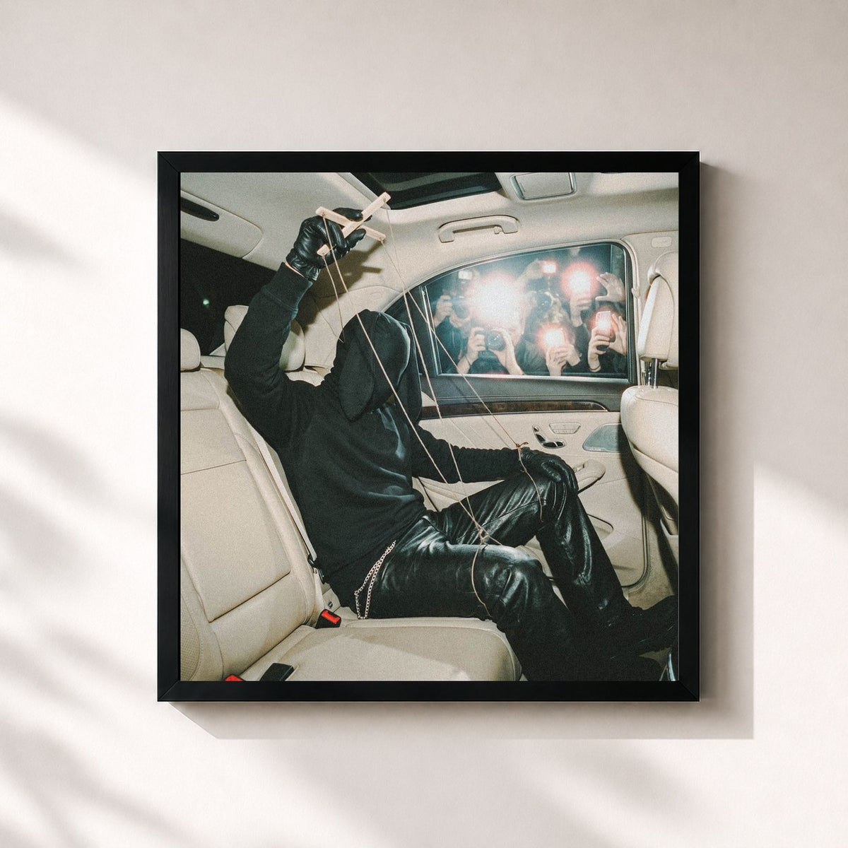 #noir Tableau carré de l'album triste quand même de Willylancien, cadre noir 32x32 cm