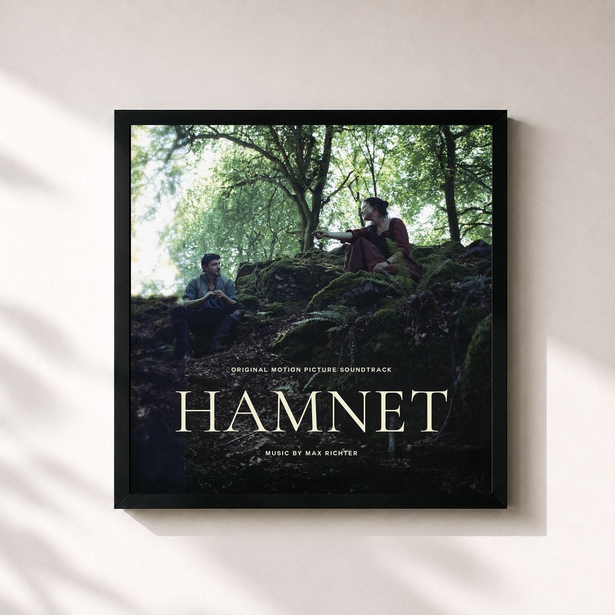 #noir Tableau carré de l'album Hamnet (Original Motion Picture Soundtrack) de Max Richter, cadre noir 32x32 cm