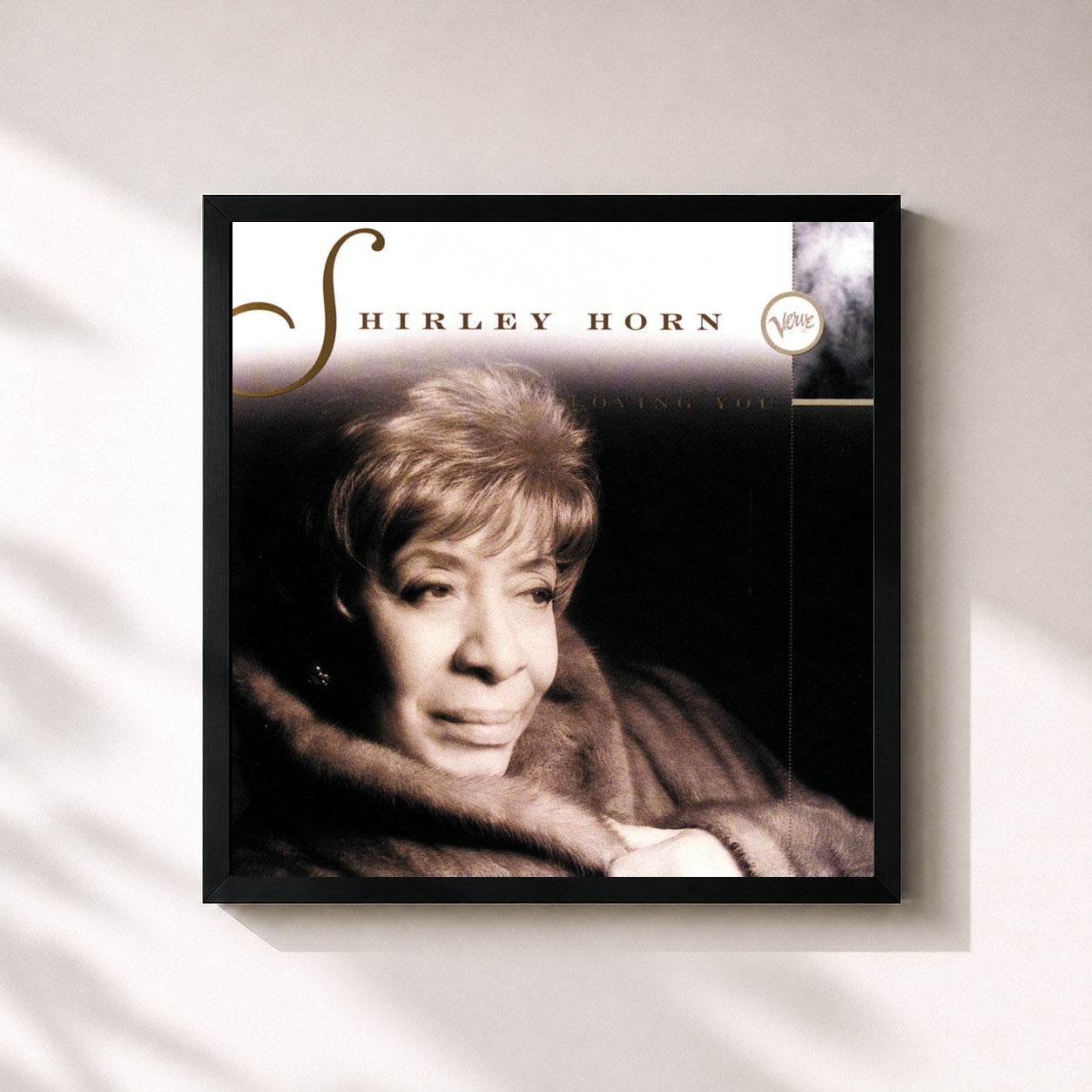 #noir Tableau carré de l'album Loving You de Shirley Horn, cadre noir 32x32 cm