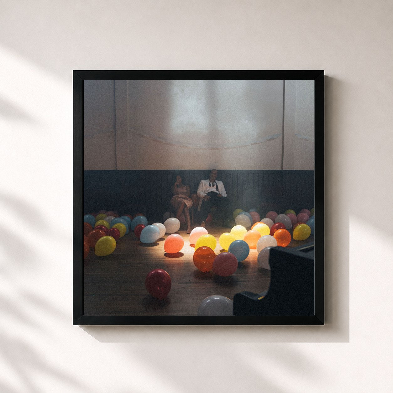 #noir Tableau carré de l'album When The War Is Over de JOHNNYSWIM, cadre noir 32x32 cm