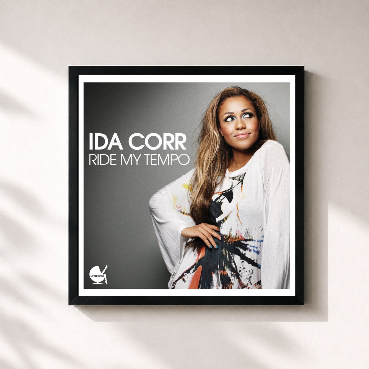 #noir Tableau carré de l'album Ride My Tempo de Ida Corr, cadre noir 32x32 cm