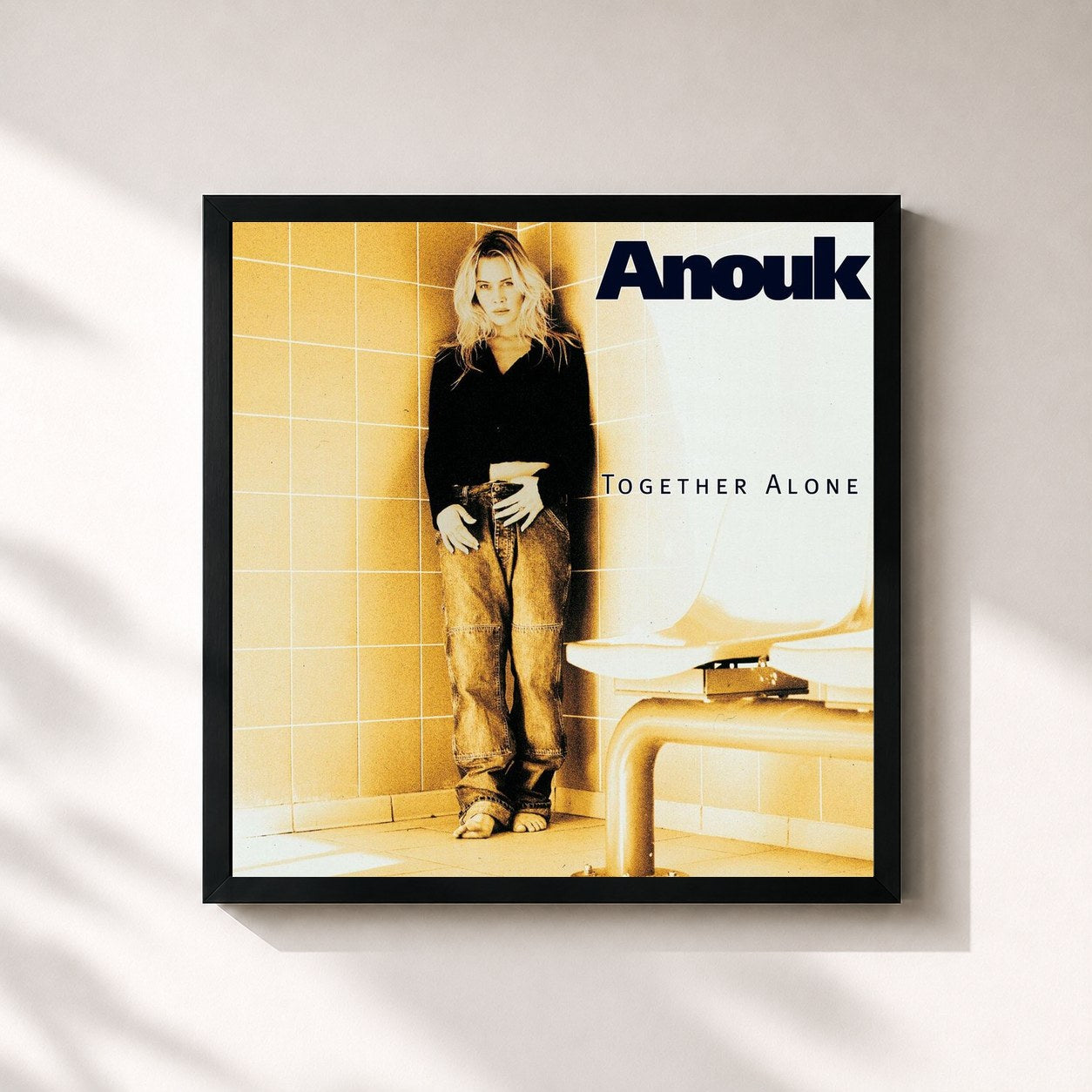 #noir Tableau carré de l'album Together Alone de Anouk, cadre noir 32x32 cm