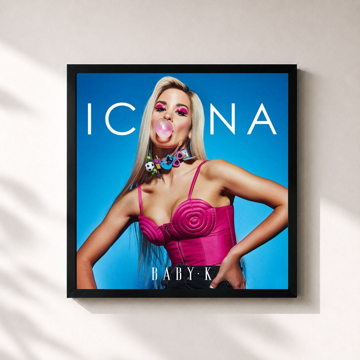#noir Tableau carré de l'album Icona de Baby K, cadre noir 32x32 cm