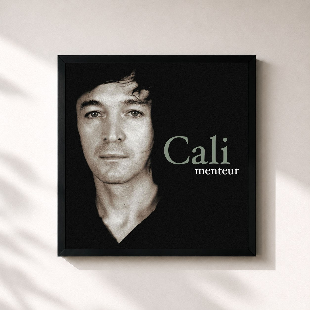 #noir Tableau carré de l'album Menteur de Cali, cadre noir 32x32 cm
