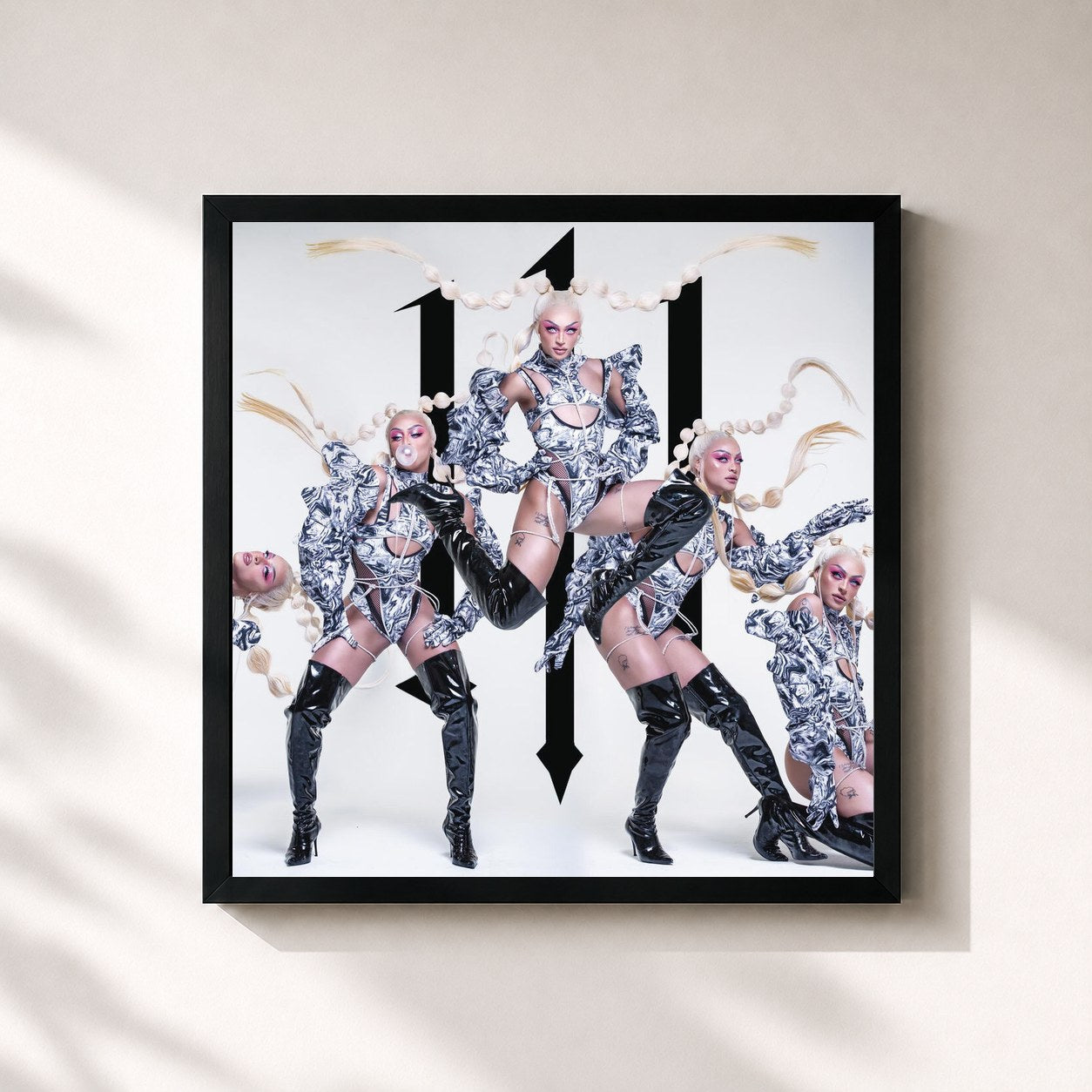 #noir Tableau carré de l'album 111 de Pabllo Vittar, cadre noir 32x32 cm