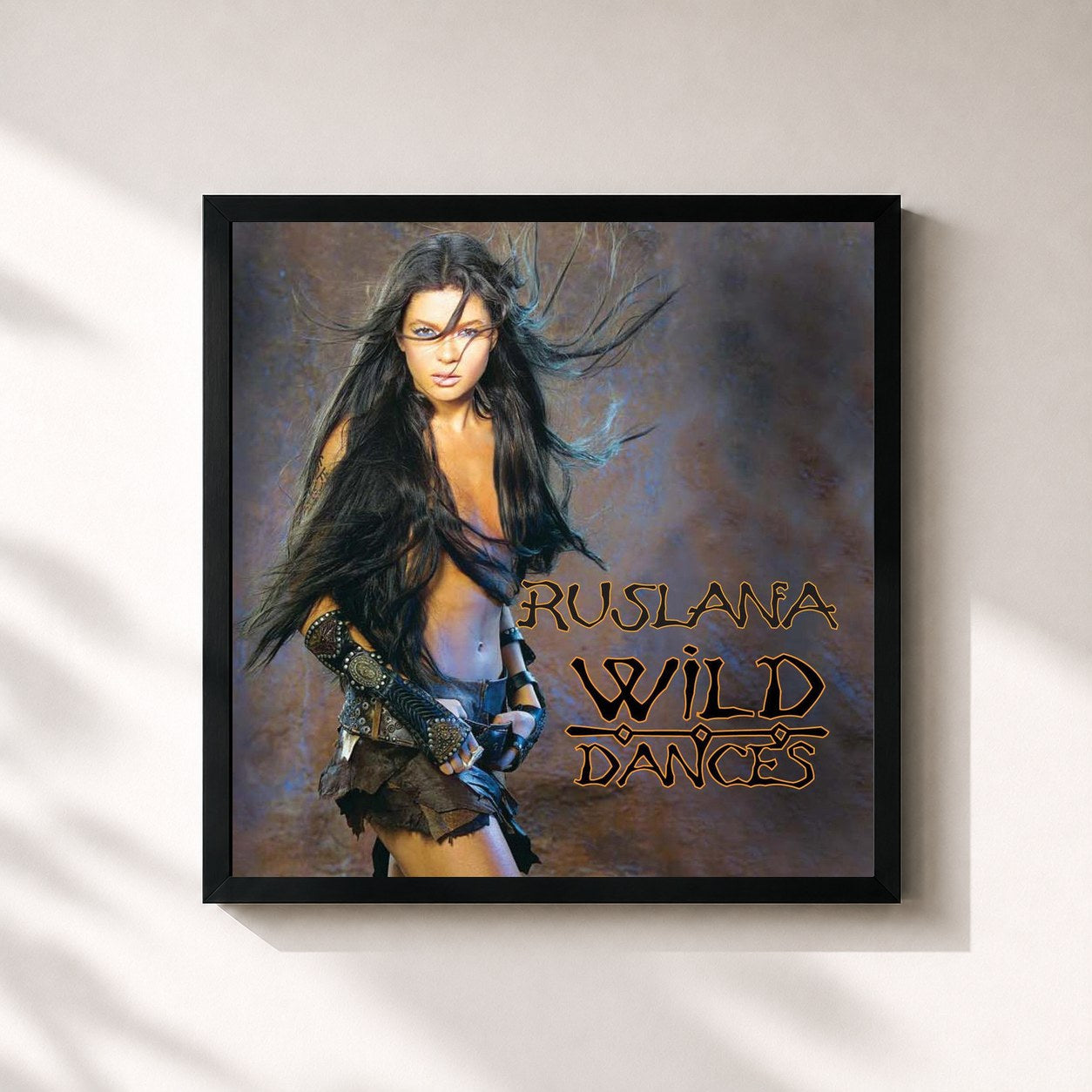 #noir Tableau carré de l'album Wild Dances de Ruslana, cadre noir 32x32 cm