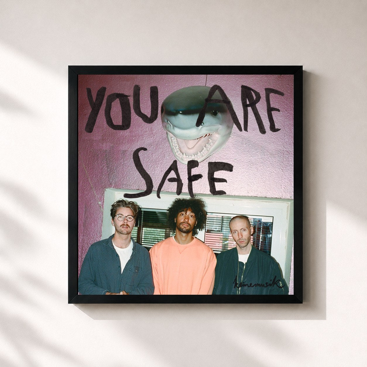 #noir Tableau carré de l'album You Are Safe de Rampa, cadre noir 32x32 cm