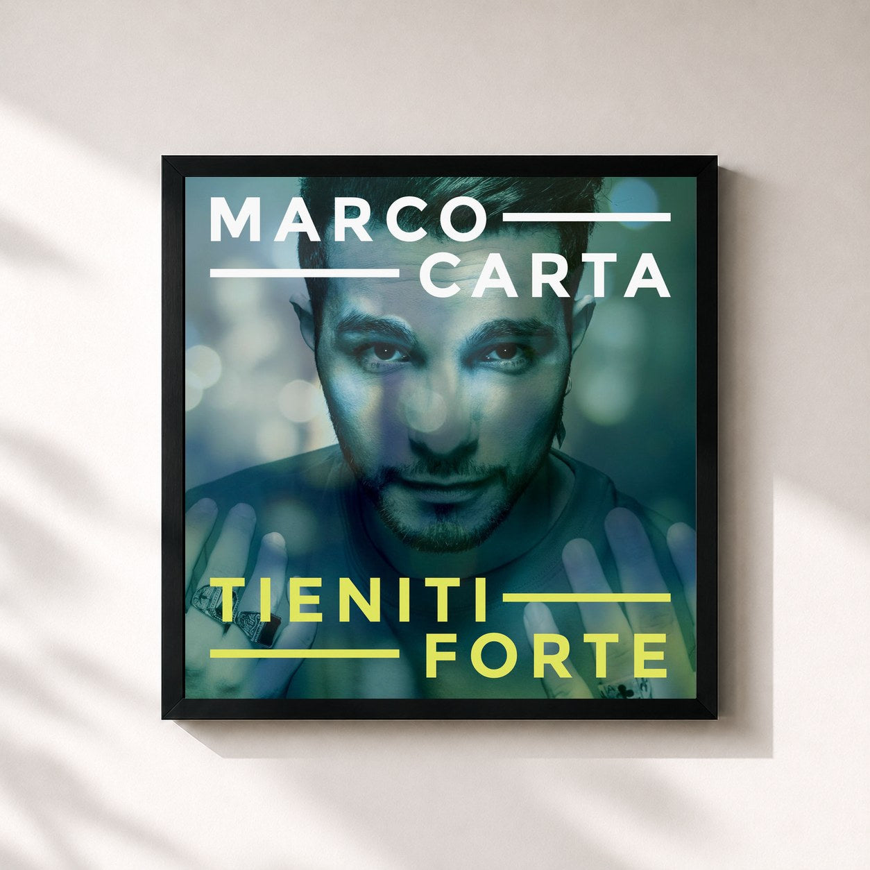 #noir Tableau carré de l'album Tieniti forte de Marco Carta, cadre noir 32x32 cm
