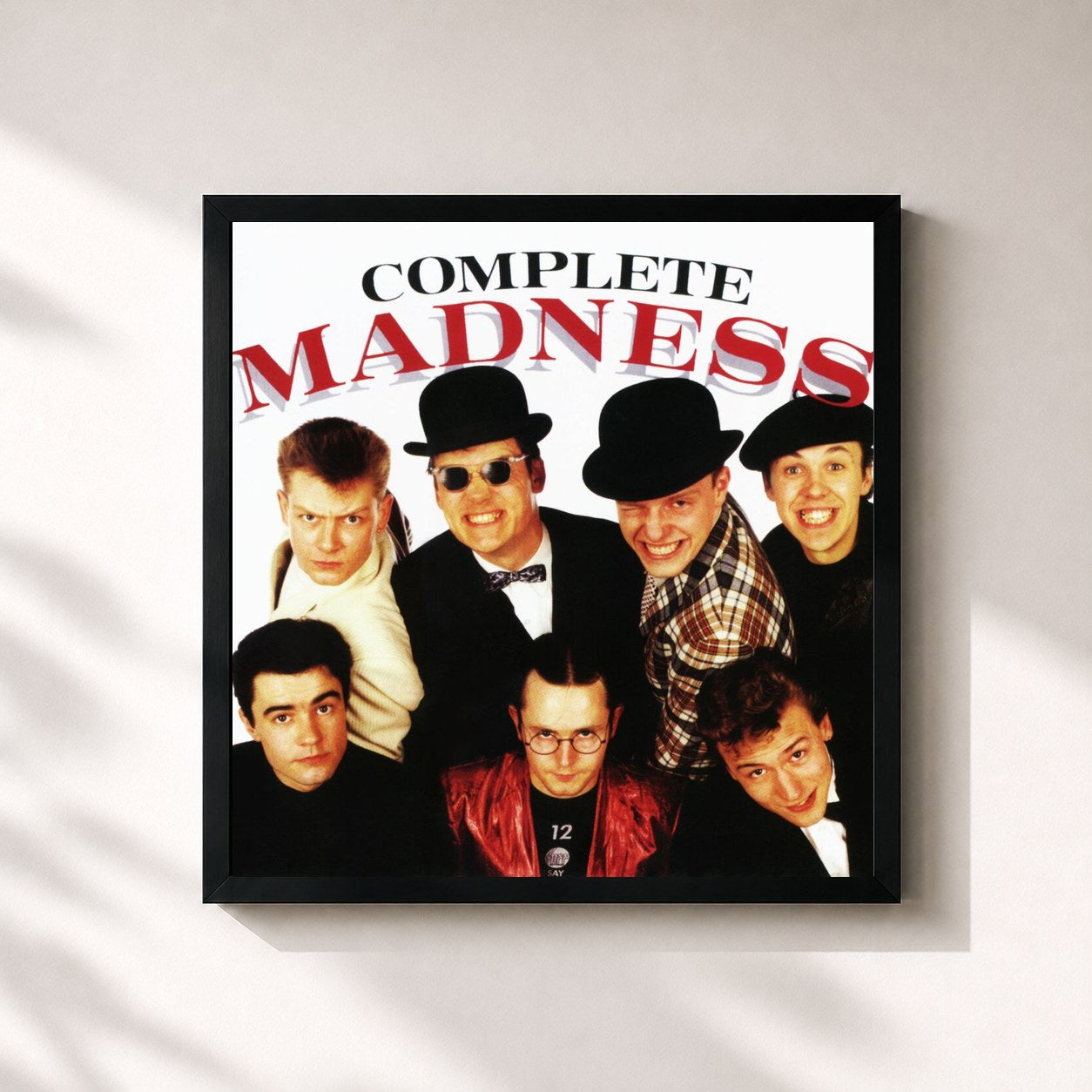#noir Tableau carré de l'album Complete Madness de Madness, cadre noir 32x32 cm