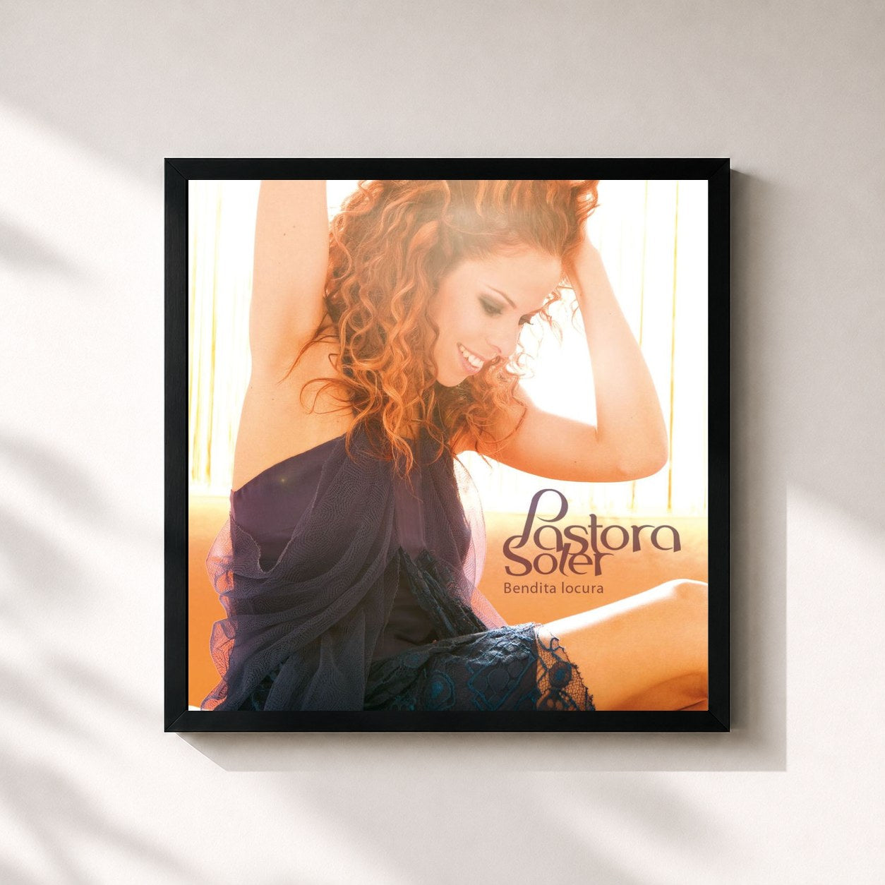 #noir Tableau carré de l'album Bendita locura de Pastora Soler, cadre noir 32x32 cm
