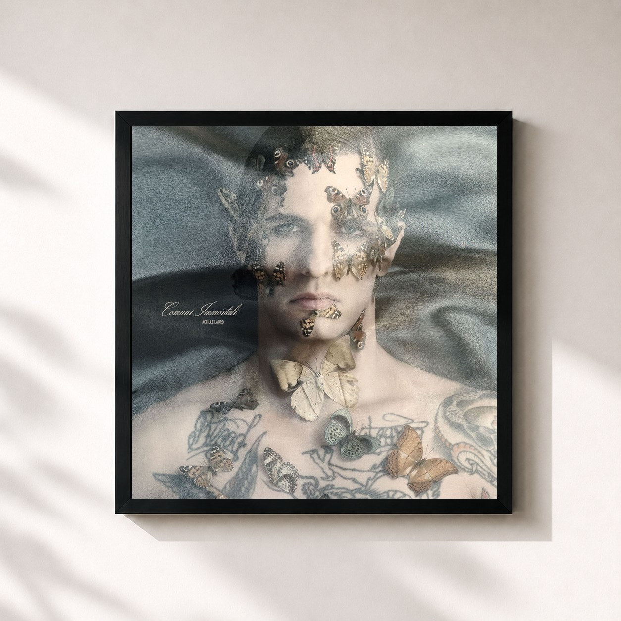 #noir Tableau carré de l'album Comuni Immortali de Achille Lauro, cadre noir 32x32 cm