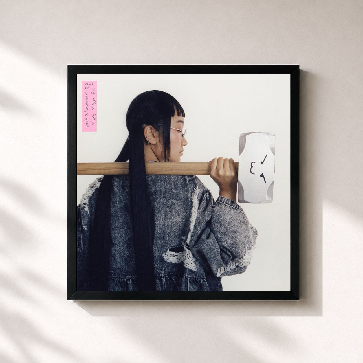 #noir Tableau carré de l'album With A Hammer de Yaeji, cadre noir 32x32 cm