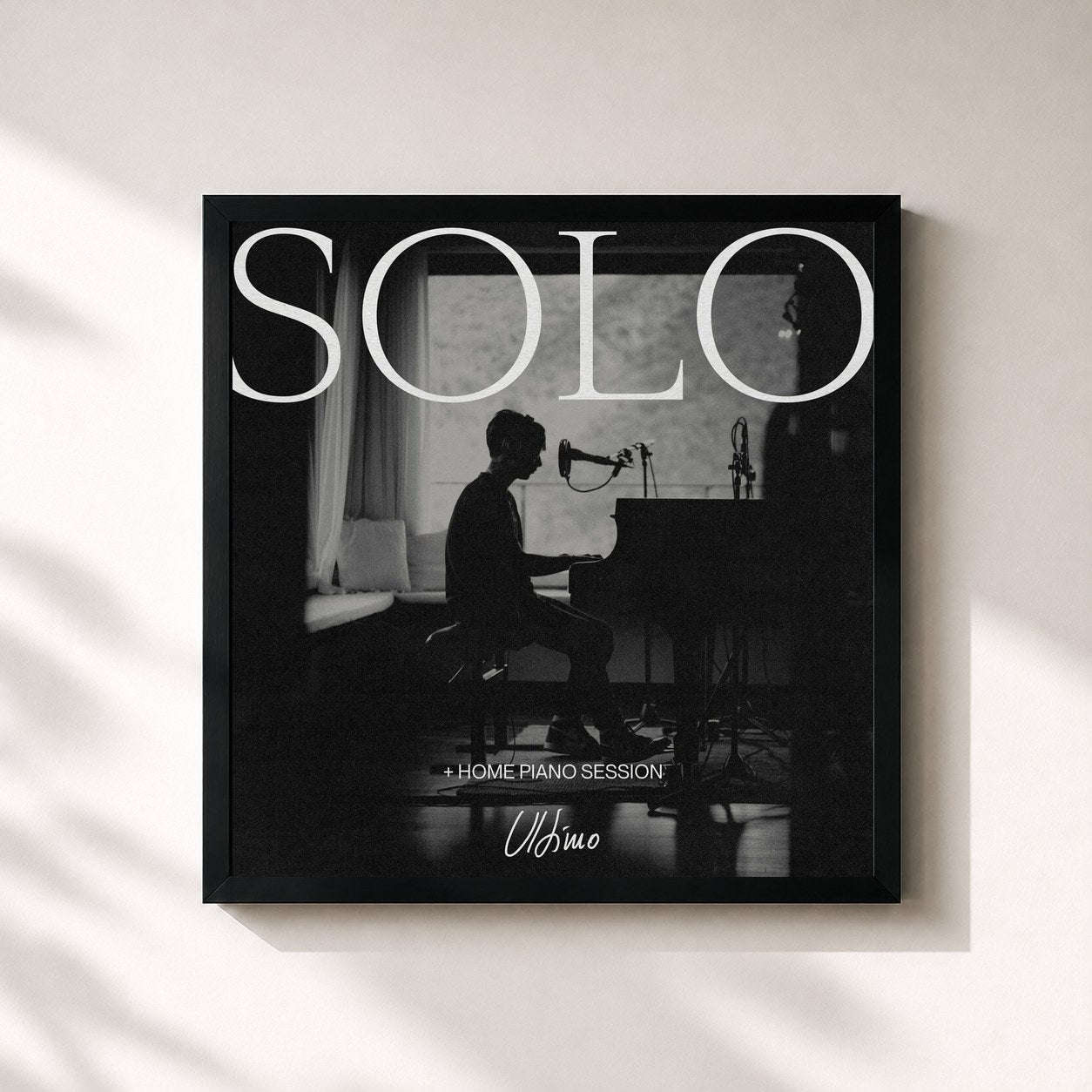 #noir Tableau carré de l'album Solo - Home piano session de Ultimo, cadre noir 32x32 cm