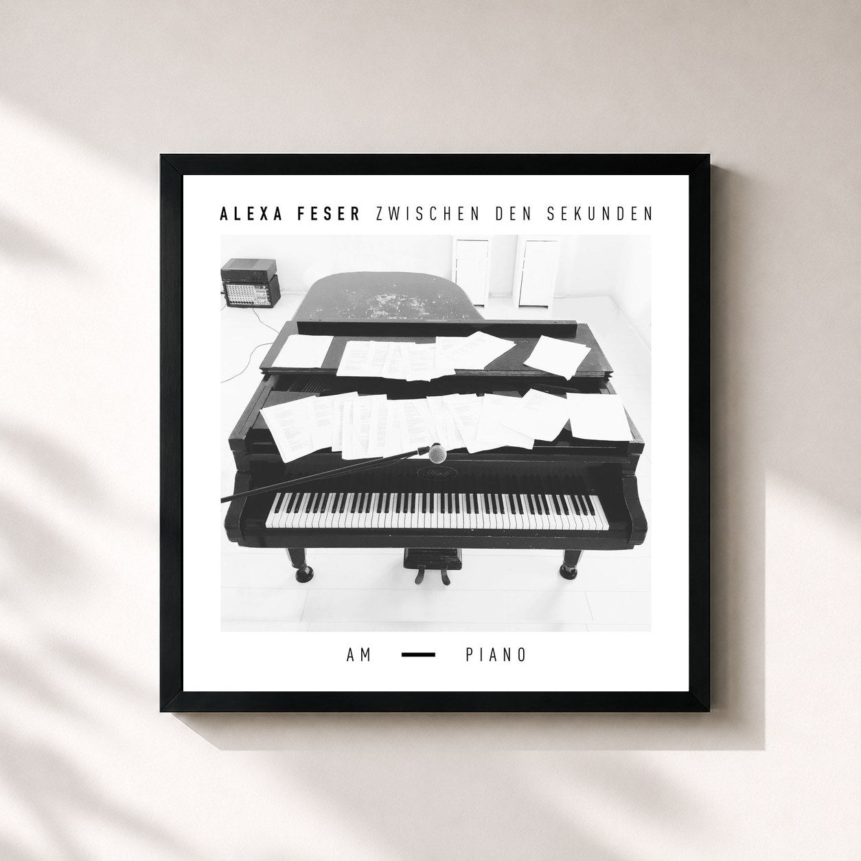 #noir Tableau carré de l'album Zwischen den Sekunden - Am Piano de Alexa Feser, cadre noir 32x32 cm