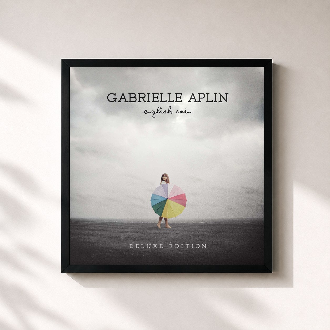 #noir Tableau carré de l'album English Rain (Deluxe Edition) de Gabrielle Aplin, cadre noir 32x32 cm