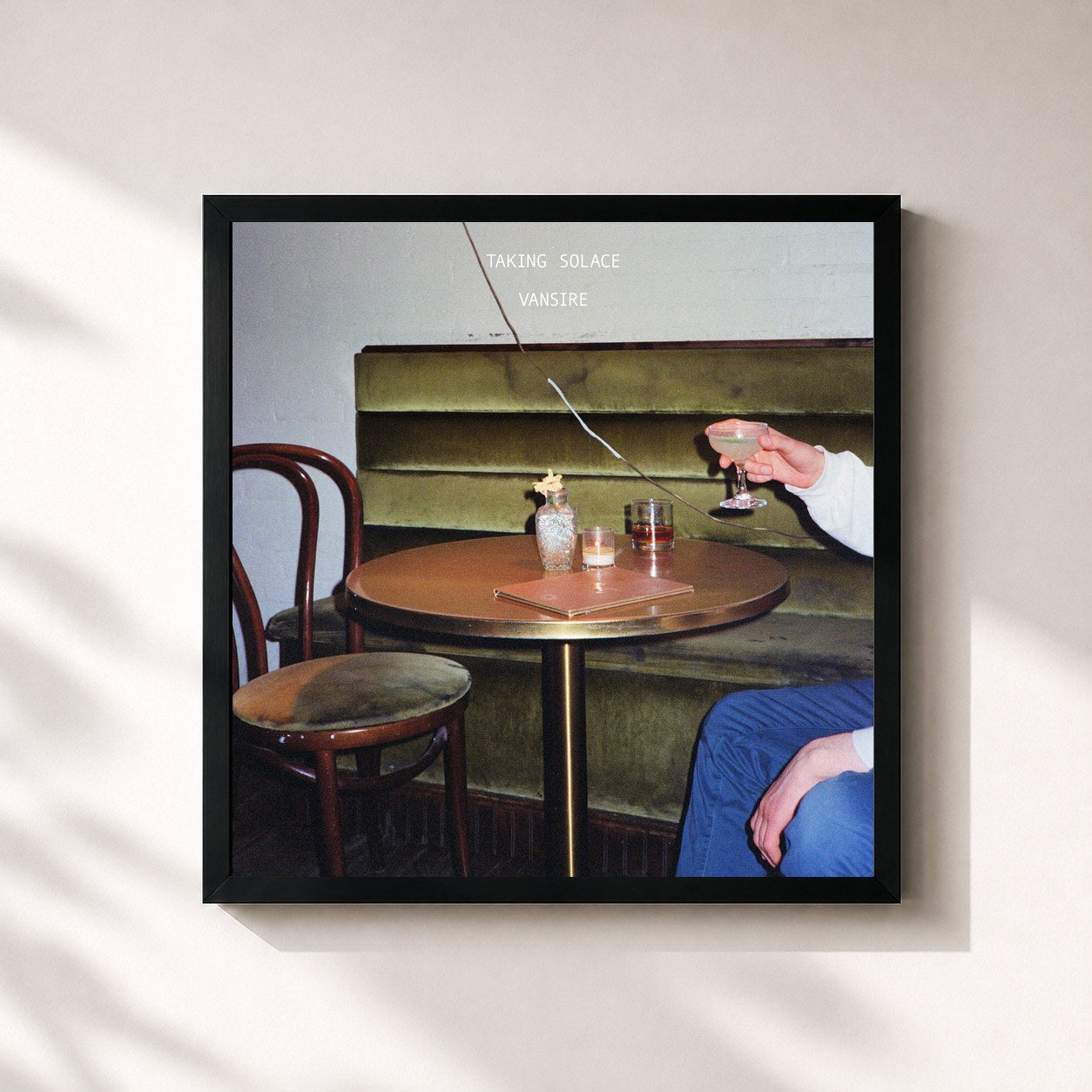 #noir Tableau carré de l'album Taking Solace de Vansire, cadre noir 32x32 cm