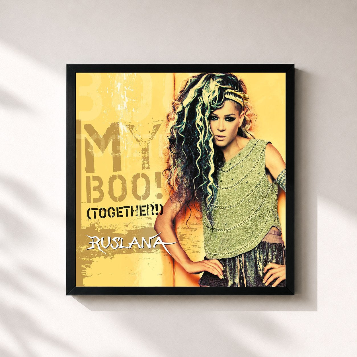 #noir Tableau carré de l'album My Boo! de Ruslana, cadre noir 32x32 cm