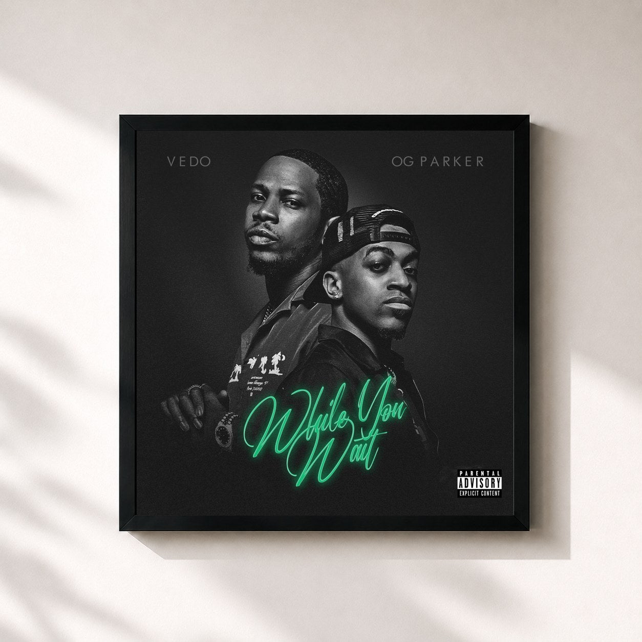 #noir Tableau carré de l'album While You Wait de Vedo, cadre noir 32x32 cm