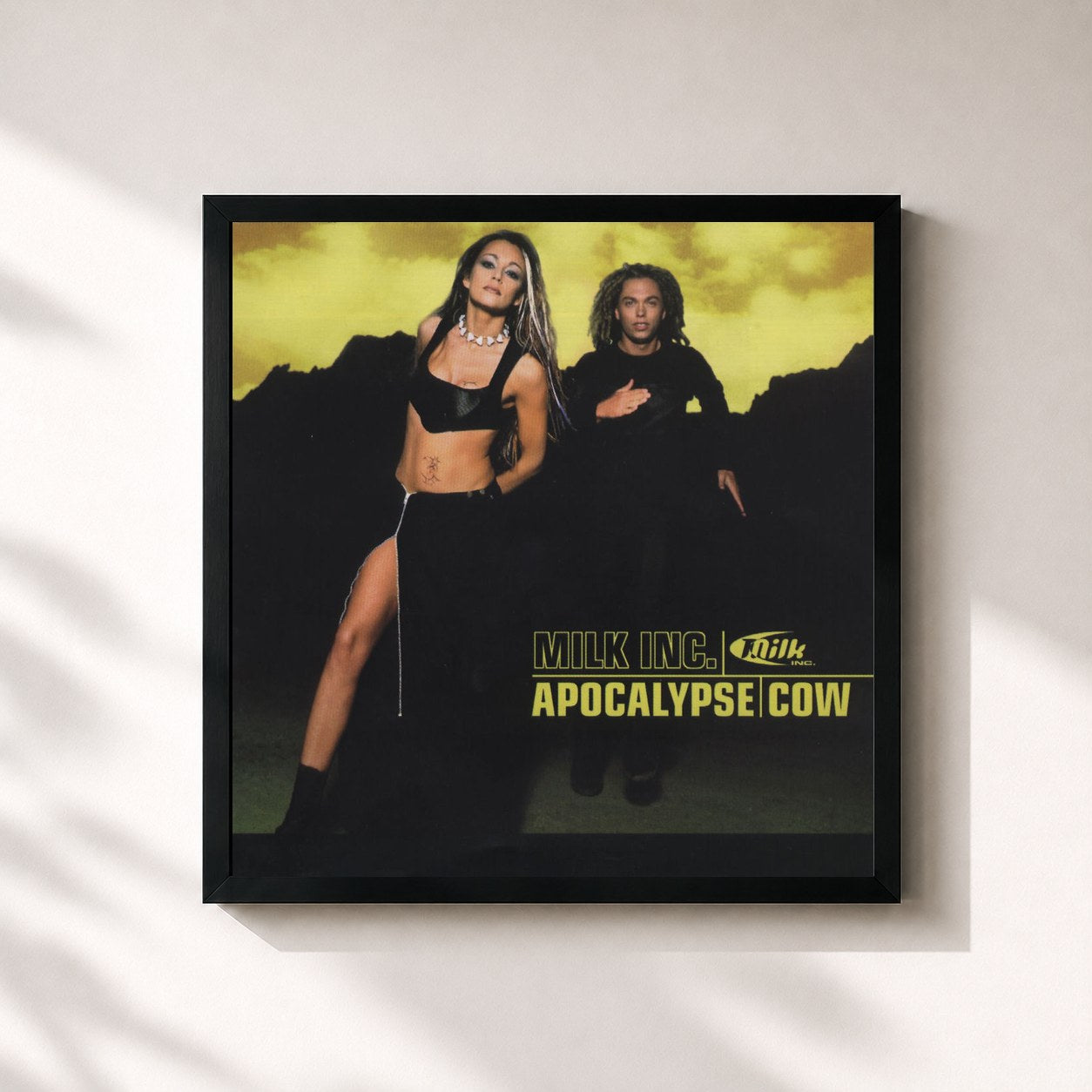 #noir Tableau carré de l'album Apocalypse Cow (The Millenium Edition) de Milk Inc., cadre noir 32x32 cm