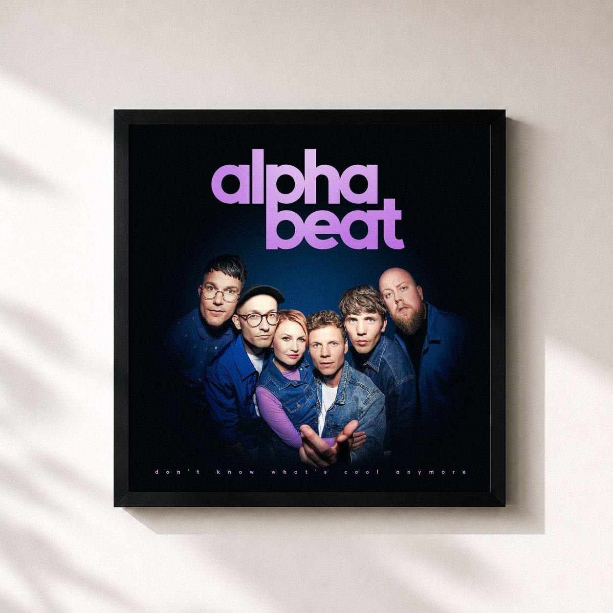 #noir Tableau carré de l'album Don't Know What's Cool Anymore de Alphabeat, cadre noir 32x32 cm