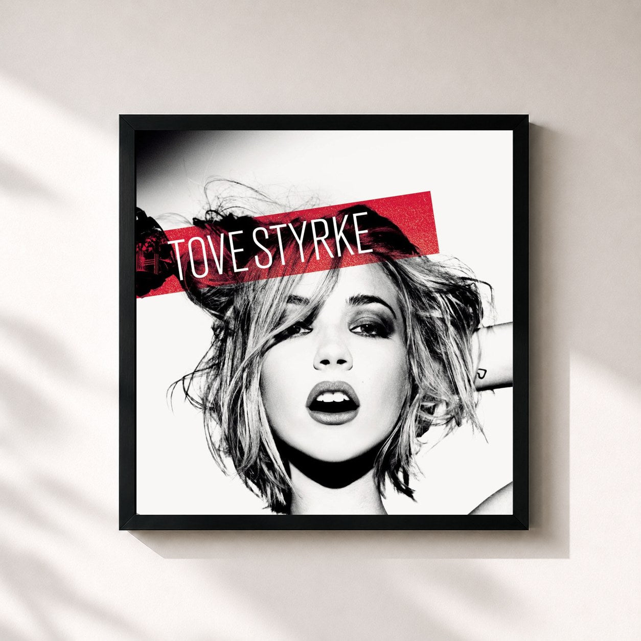 #noir Tableau carré de l'album Tove Styrke de Tove Styrke, cadre noir 32x32 cm