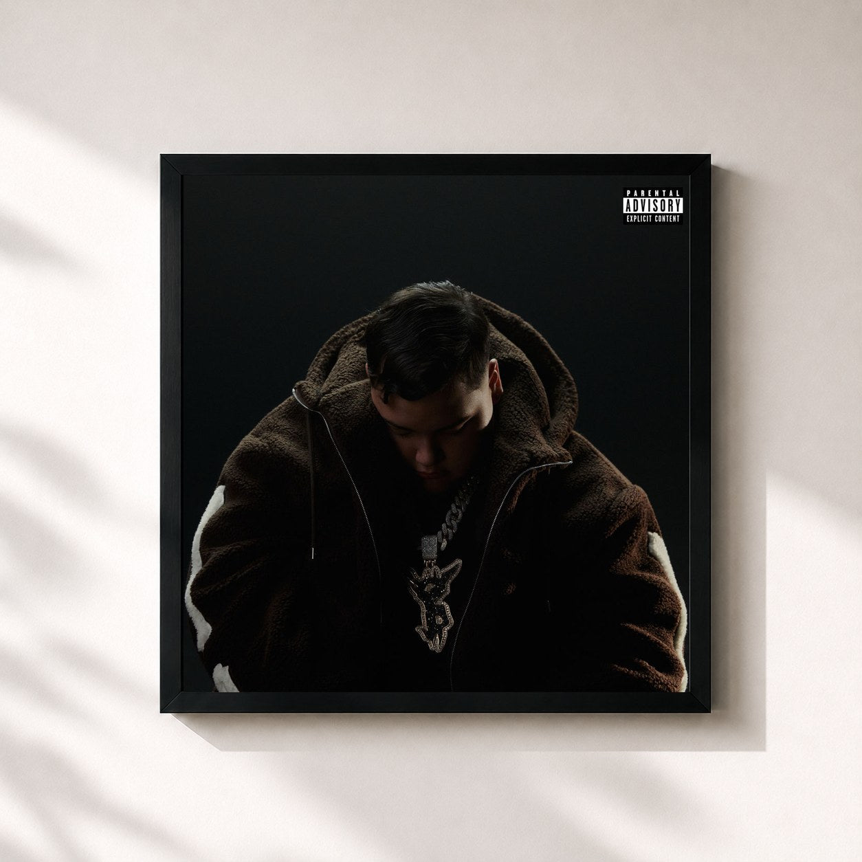 #noir Tableau carré de l'album MAN IN BLACK de FloyyMenor, cadre noir 32x32 cm