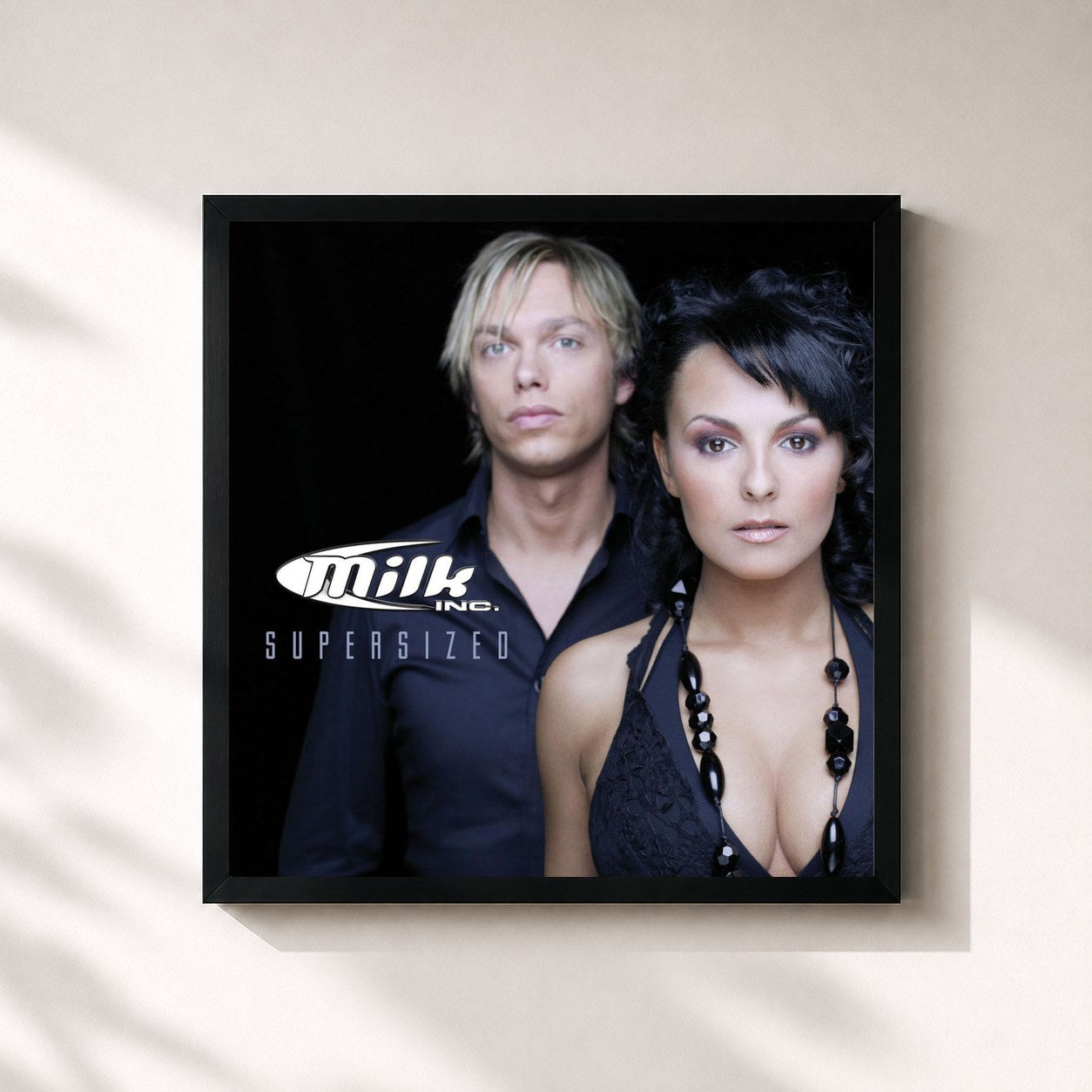 #noir Tableau carré de l'album Supersized de Milk Inc., cadre noir 32x32 cm