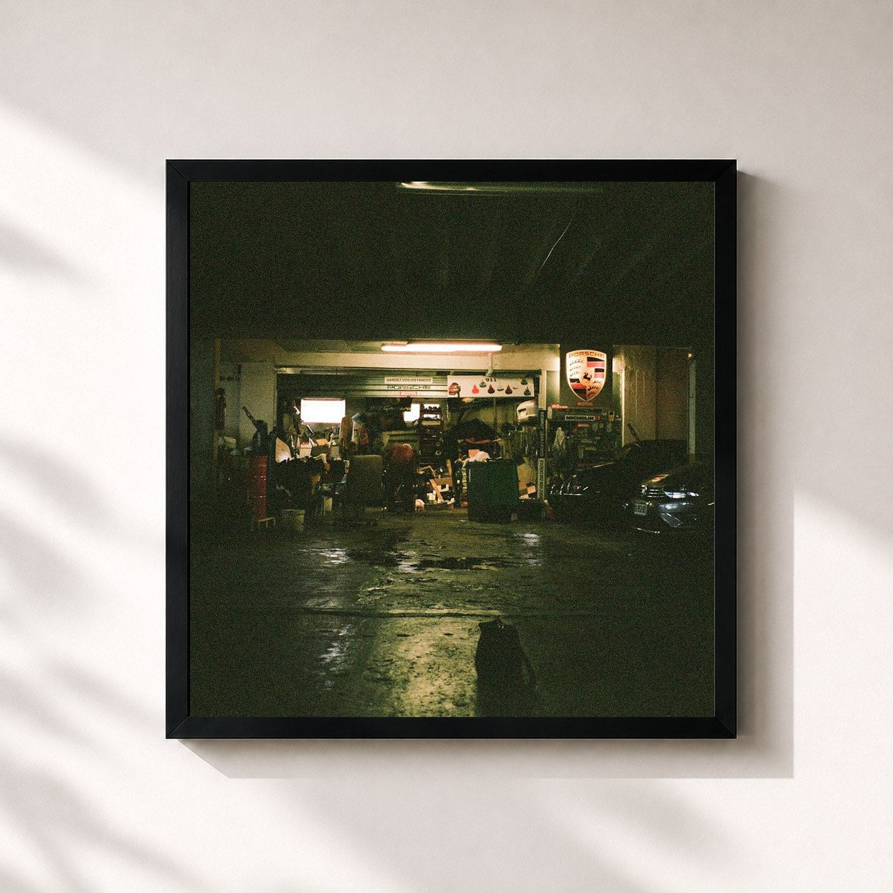 #noir Tableau carré de l'album NOIR CARBONE de TripleGo, cadre noir 32x32 cm