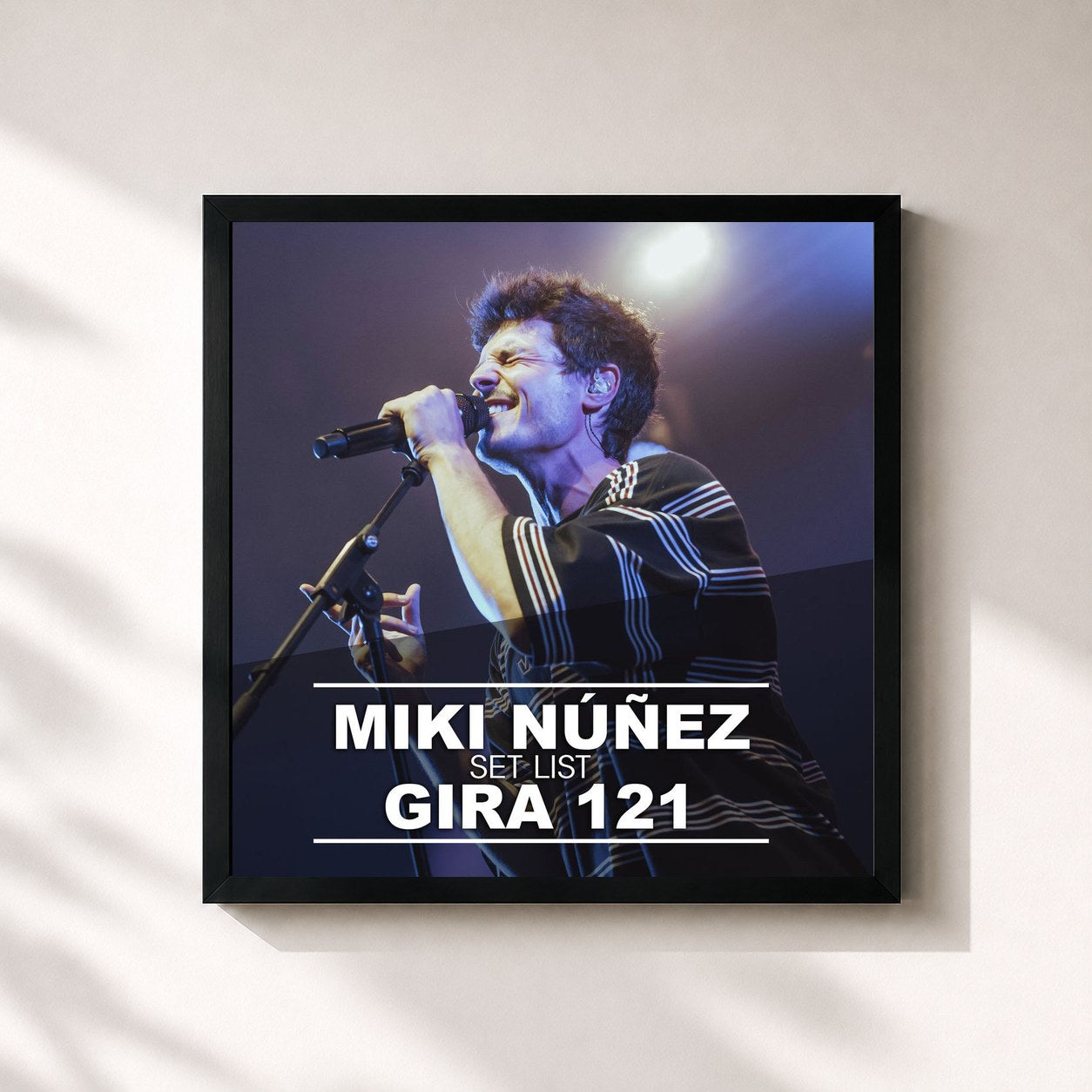 #noir Tableau carré de l'album Setlist - Gira 121 de Miki Núñez, cadre noir 32x32 cm