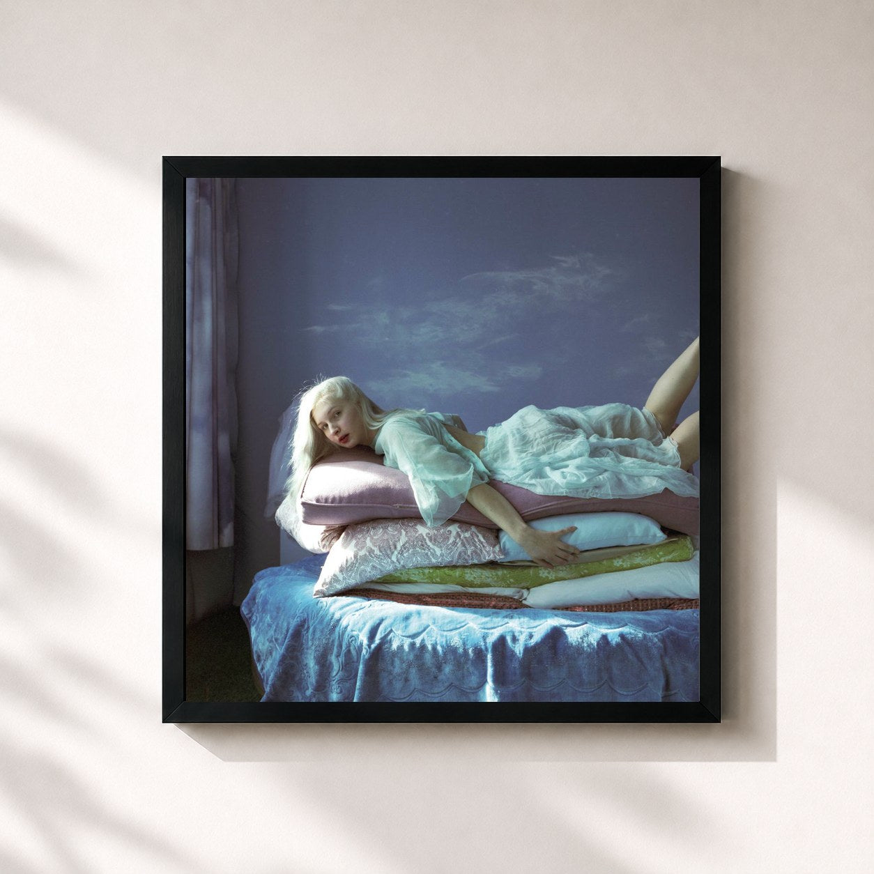 #noir Tableau carré de l'album Madame de Alice on the Roof, cadre noir 32x32 cm