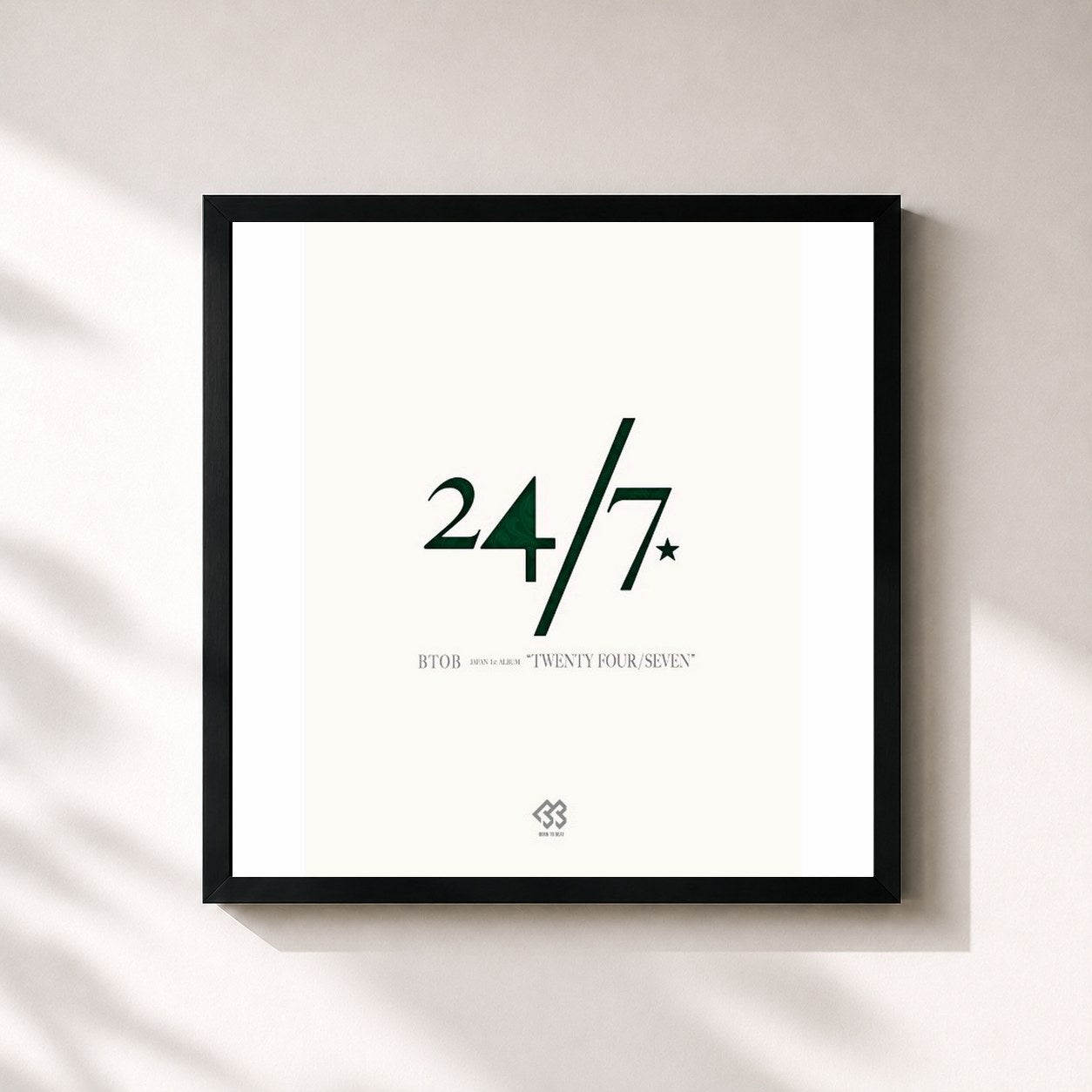 #noir Tableau carré de l'album 24/7 (TWENTY FOUR/SEVEN) de BTOB, cadre noir 32x32 cm