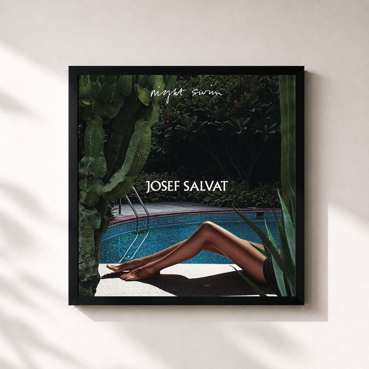 #noir Tableau carré de l'album Night Swim de Josef Salvat, cadre noir 32x32 cm