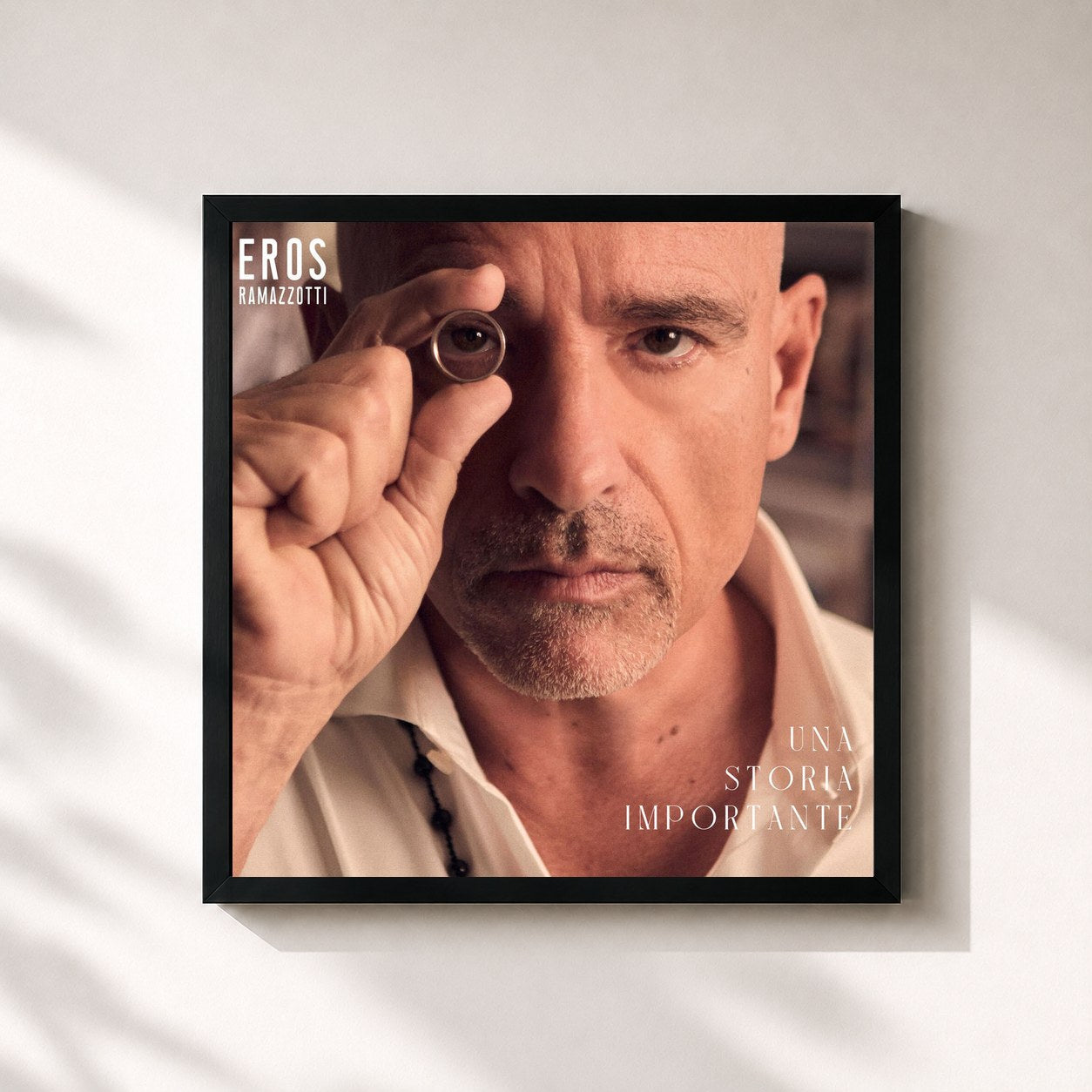 #noir Tableau carré de l'album UNA STORIA IMPORTANTE de Eros Ramazzotti, cadre noir 32x32 cm