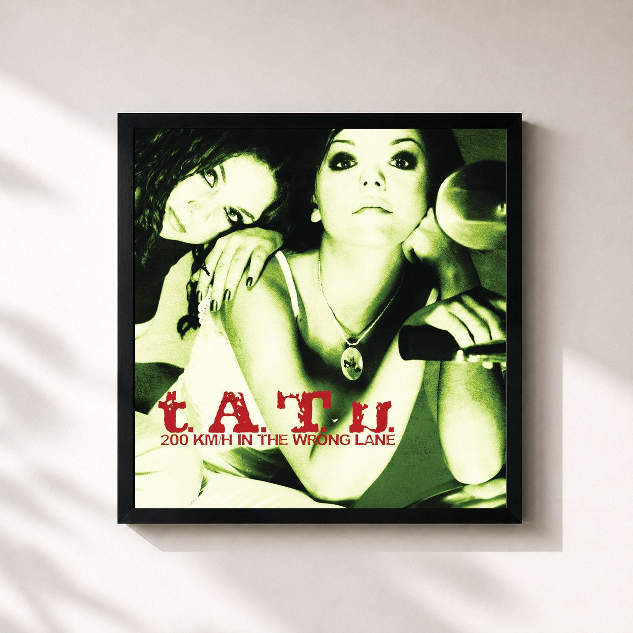 #noir Tableau carré de l'album 200 KM/H In The Wrong Lane de t.A.T.u., cadre noir 32x32 cm