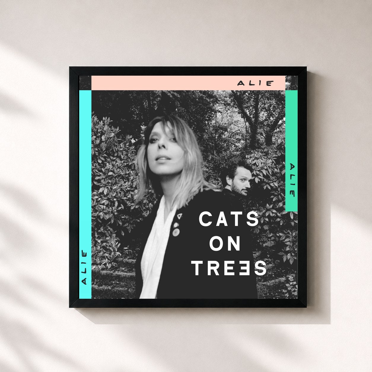 #noir Tableau carré de l'album Alie de Cats On Trees, cadre noir 32x32 cm