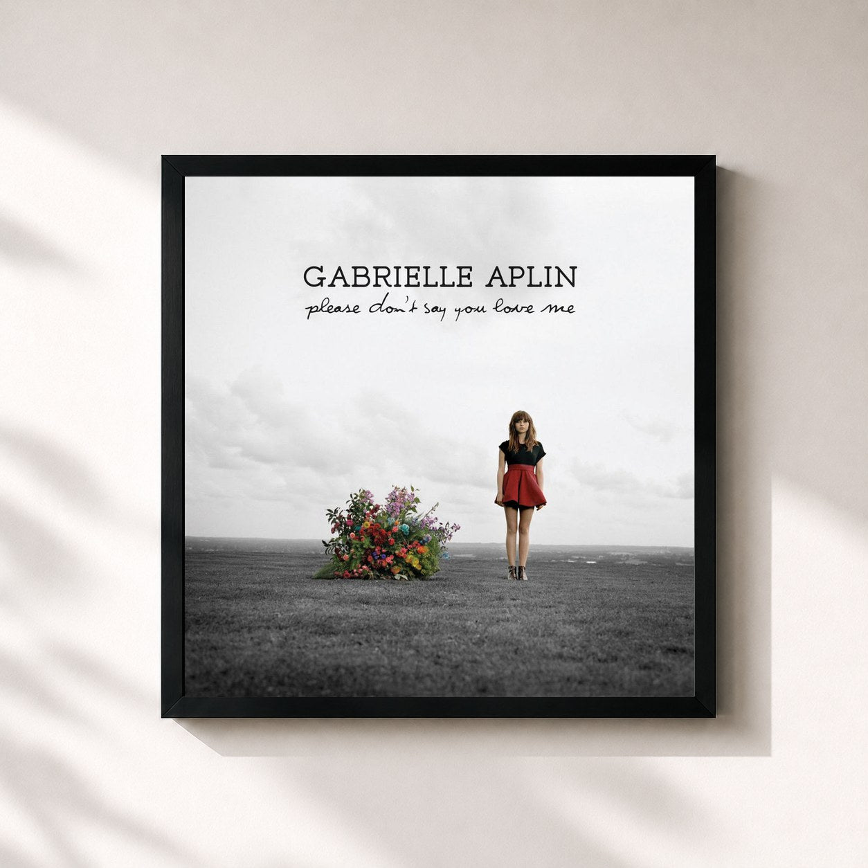 #noir Tableau carré de l'album Please Don't Say You Love Me de Gabrielle Aplin, cadre noir 32x32 cm