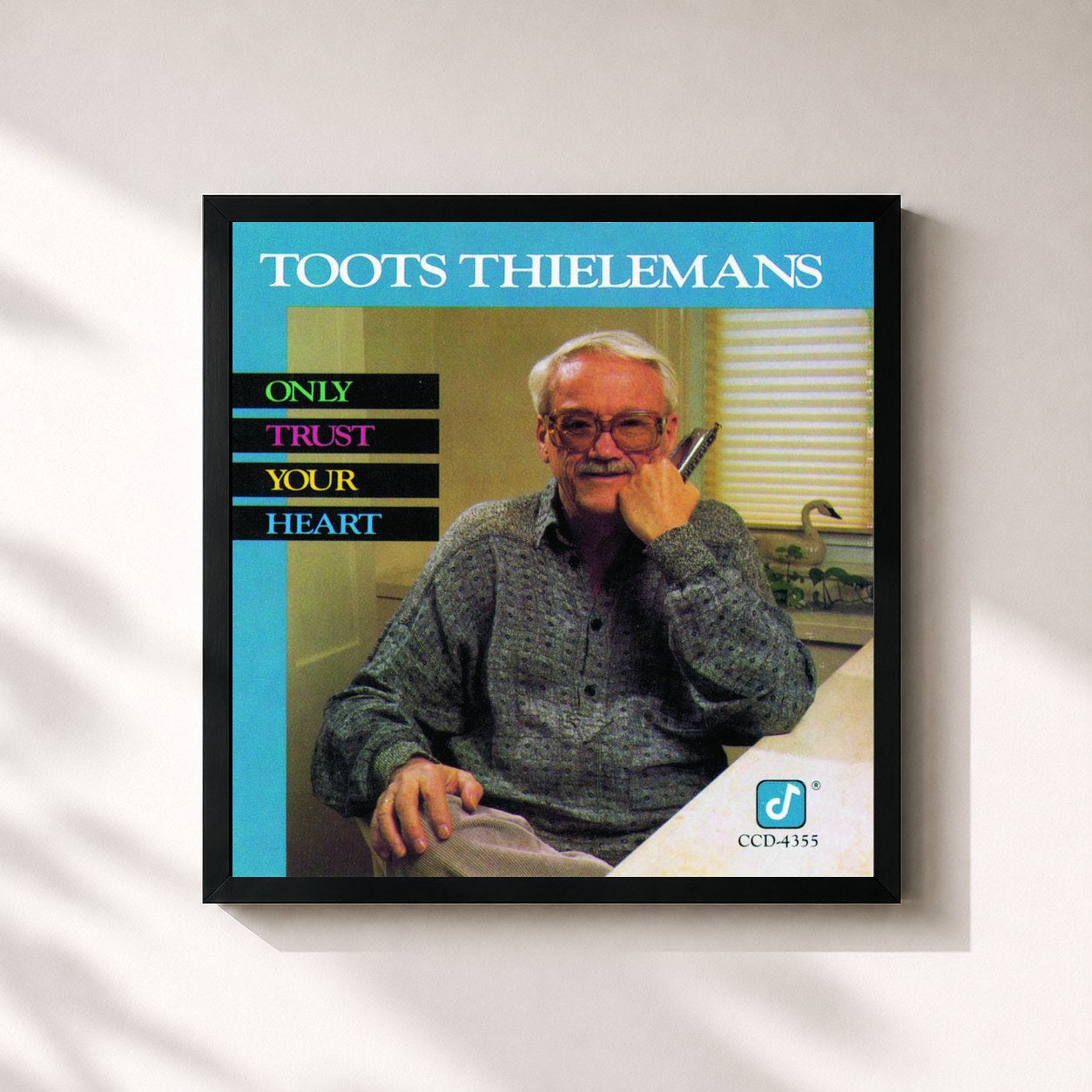 #noir Tableau carré de l'album Only Trust Your Heart de Toots Thielemans, cadre noir 32x32 cm