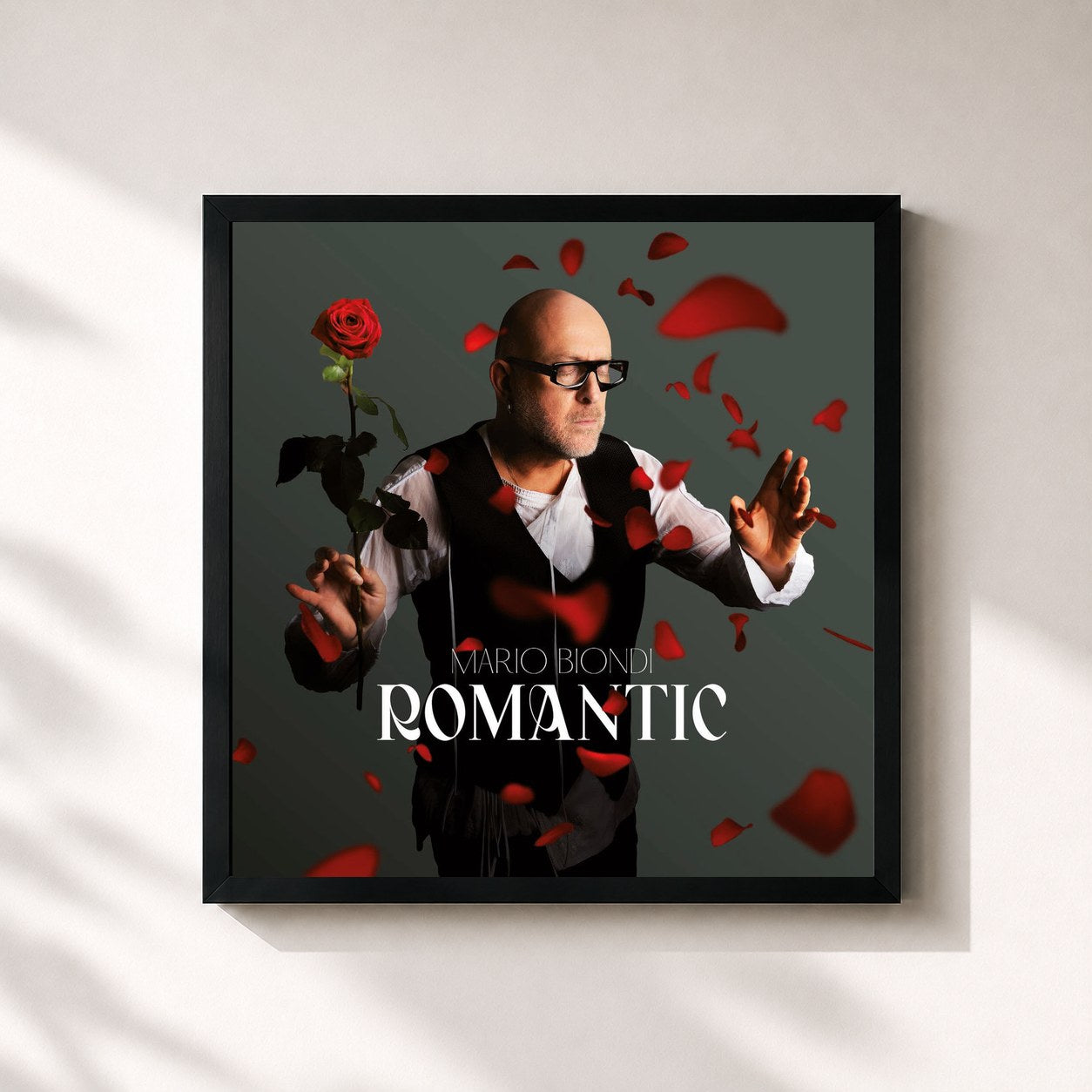 #noir Tableau carré de l'album Romantic de Mario Biondi, cadre noir 32x32 cm