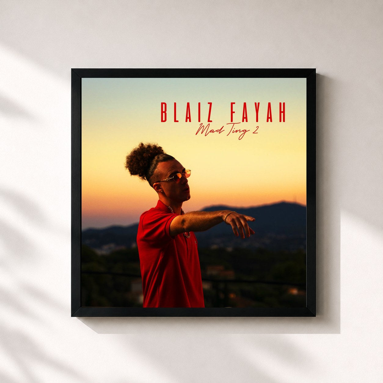 #noir Tableau carré de l'album Mad Ting 2 de Blaiz Fayah, cadre noir 32x32 cm