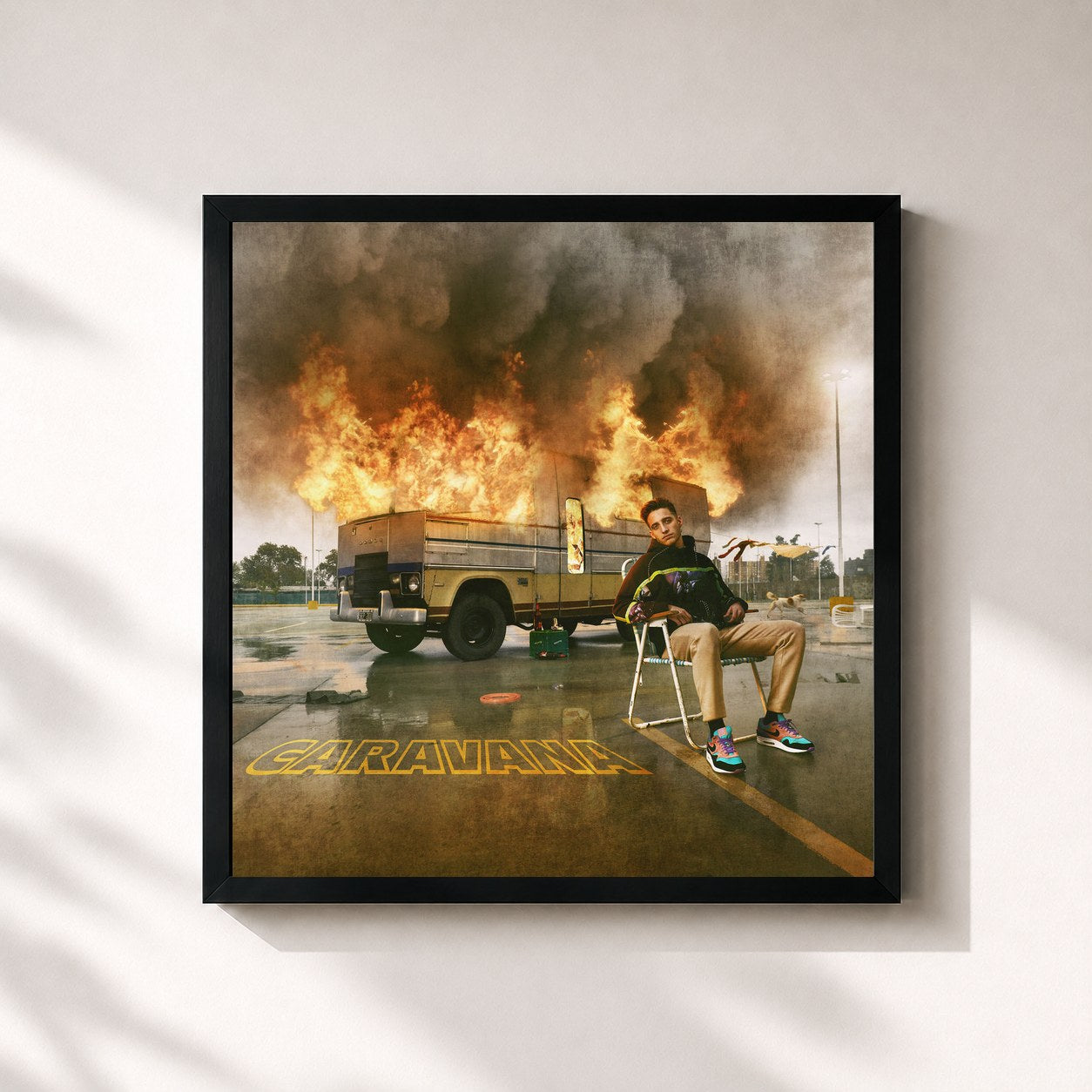 #noir Tableau carré de l'album CARAVANA de Wos, cadre noir 32x32 cm