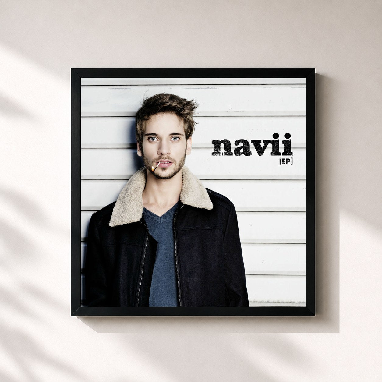 #noir Tableau carré de l'album Navii de Navii, cadre noir 32x32 cm
