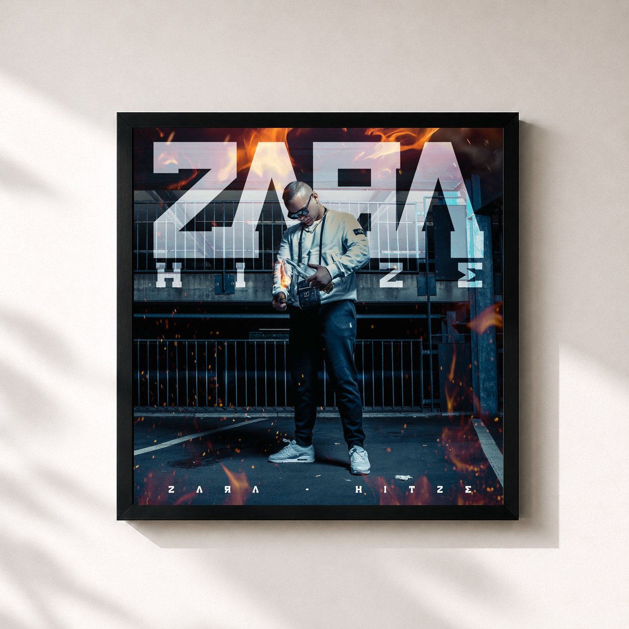 #noir Tableau carré de l'album Hitze de 2ara, cadre noir 32x32 cm