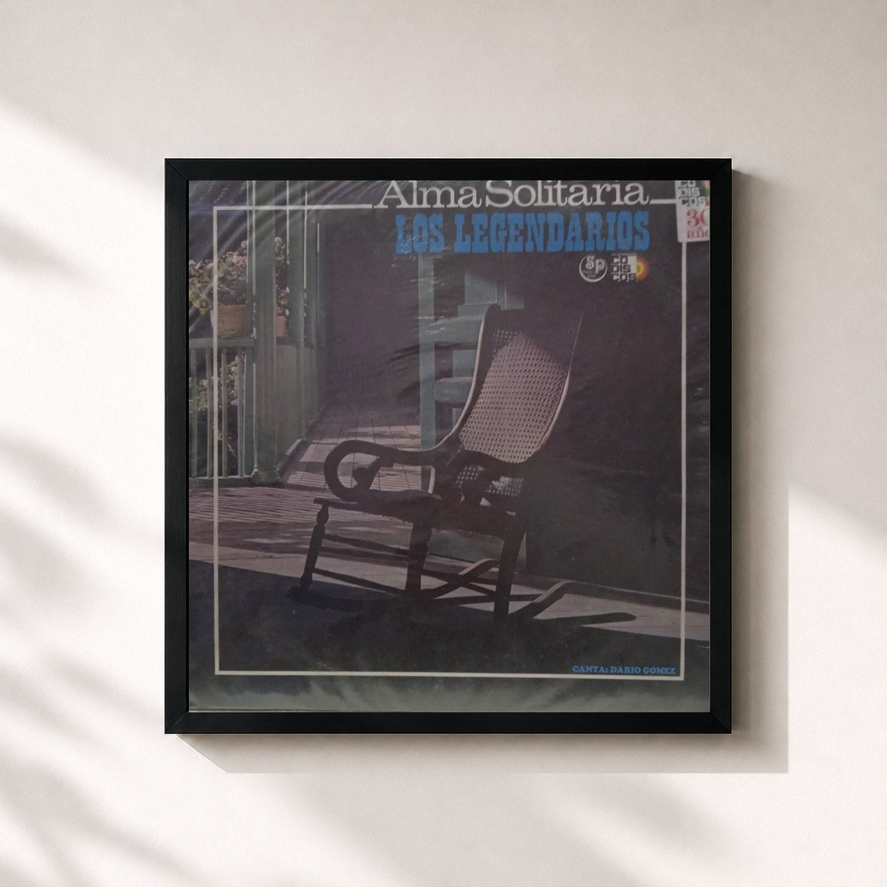 #noir Tableau carré de l'album Alma Solitaria de Los Legendarios, cadre noir 32x32 cm