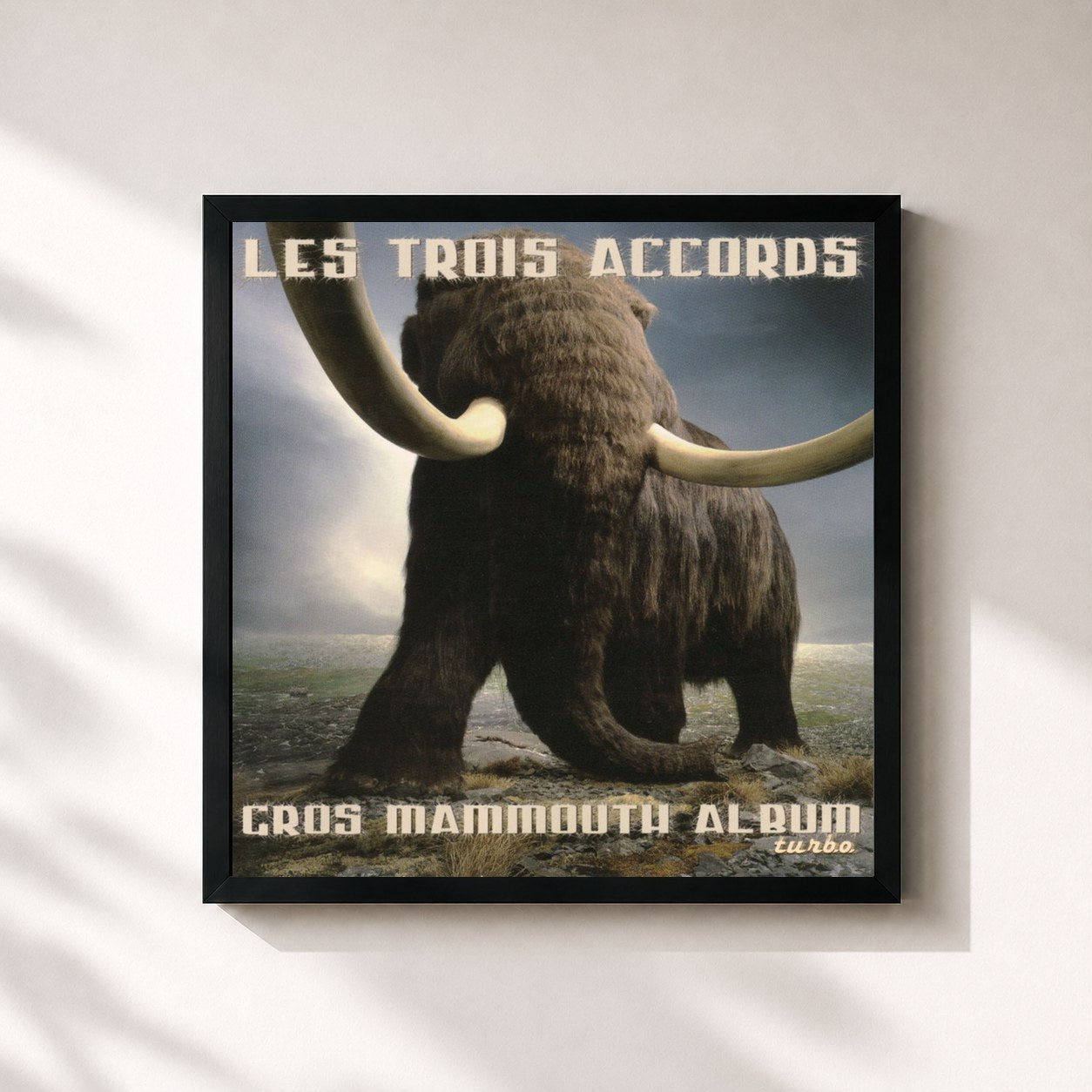 #noir Tableau carré de l'album Gros mammouth album turbo de Les Trois Accords, cadre noir 32x32 cm