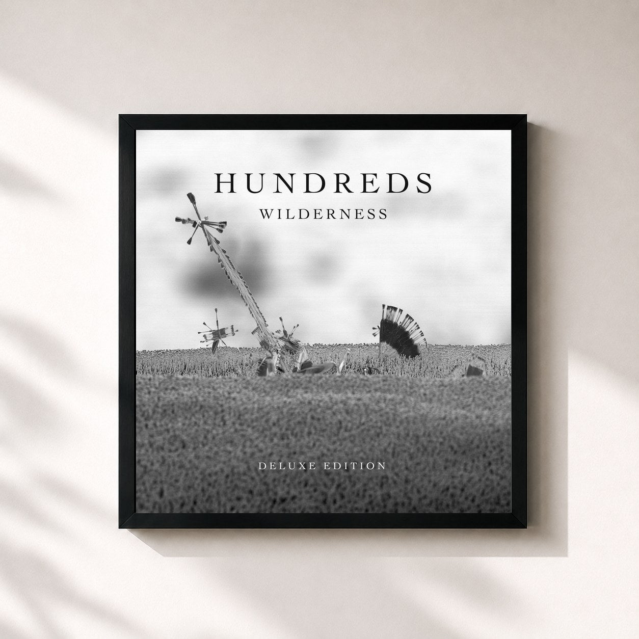 #noir Tableau carré de l'album Wilderness (Deluxe Edition) de Hundreds, cadre noir 32x32 cm