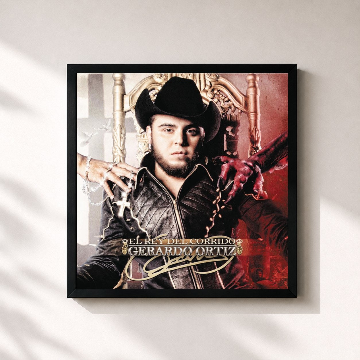 #noir Tableau carré de l'album Entre Dios Y El Diablo de Gerardo Ortiz, cadre noir 32x32 cm