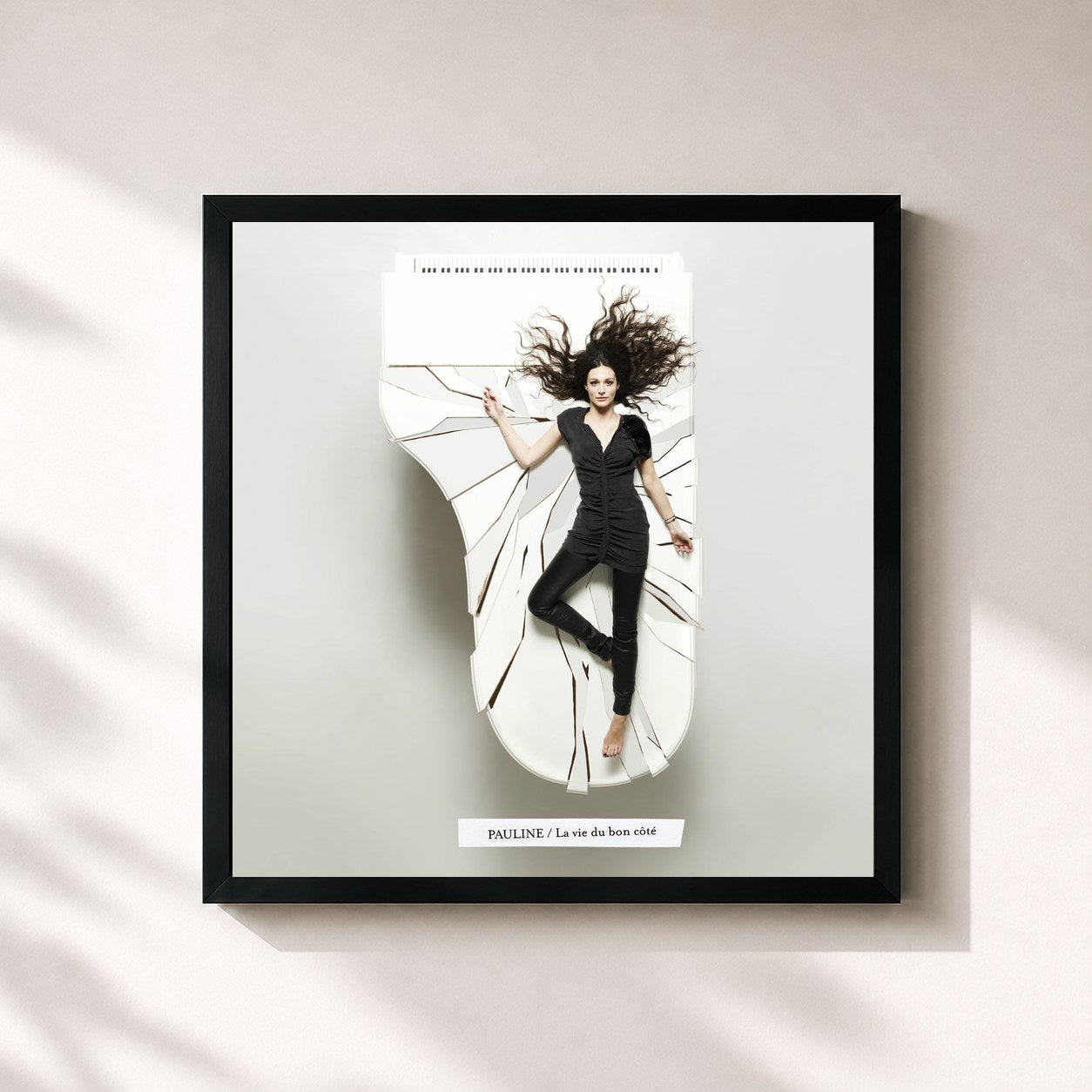 #noir Tableau carré de l'album La vie du bon côté de Pauline, cadre noir 32x32 cm
