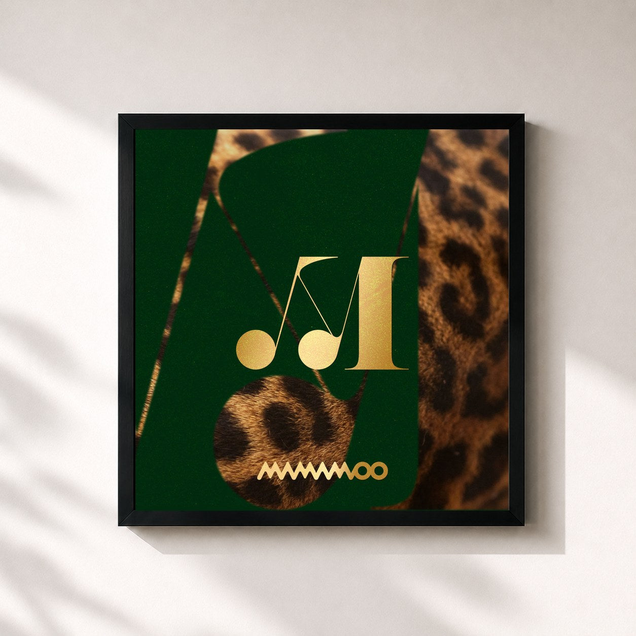 #noir Tableau carré de l'album TRAVEL de MAMAMOO, cadre noir 32x32 cm