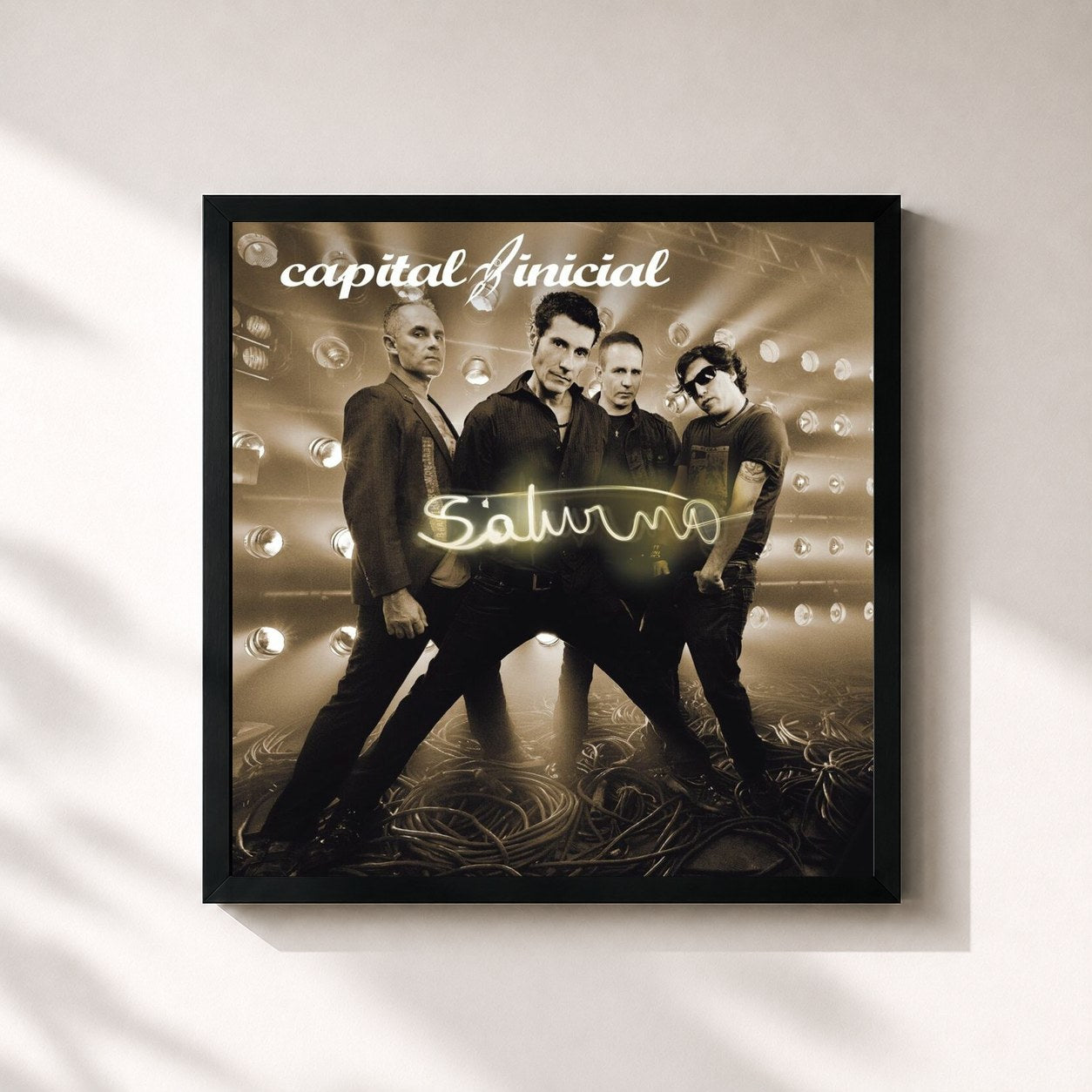 #noir Tableau carré de l'album Saturno (Deluxe Edition) de Capital Inicial, cadre noir 32x32 cm