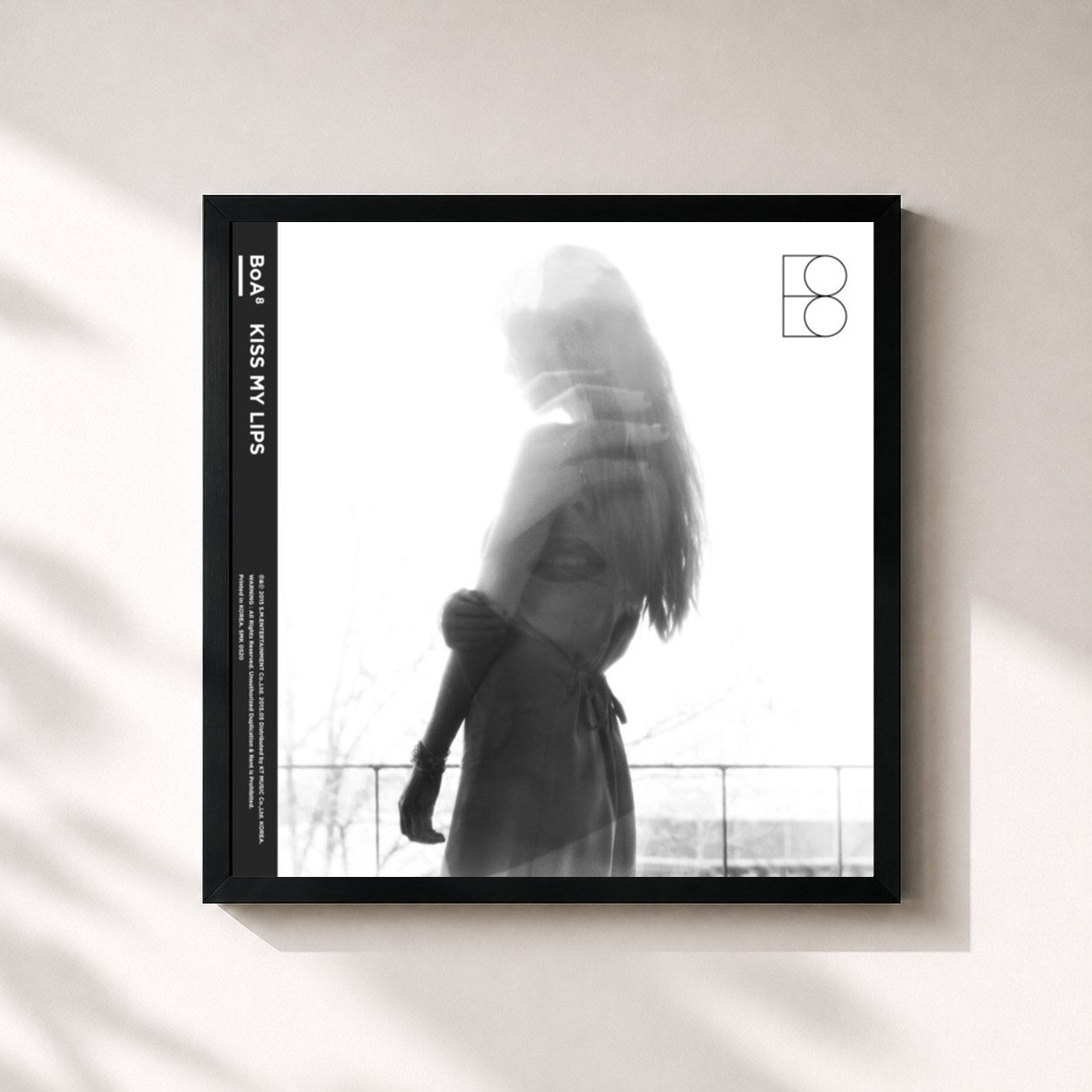 #noir Tableau carré de l'album Kiss My Lips - The 8th Album de BoA, cadre noir 32x32 cm